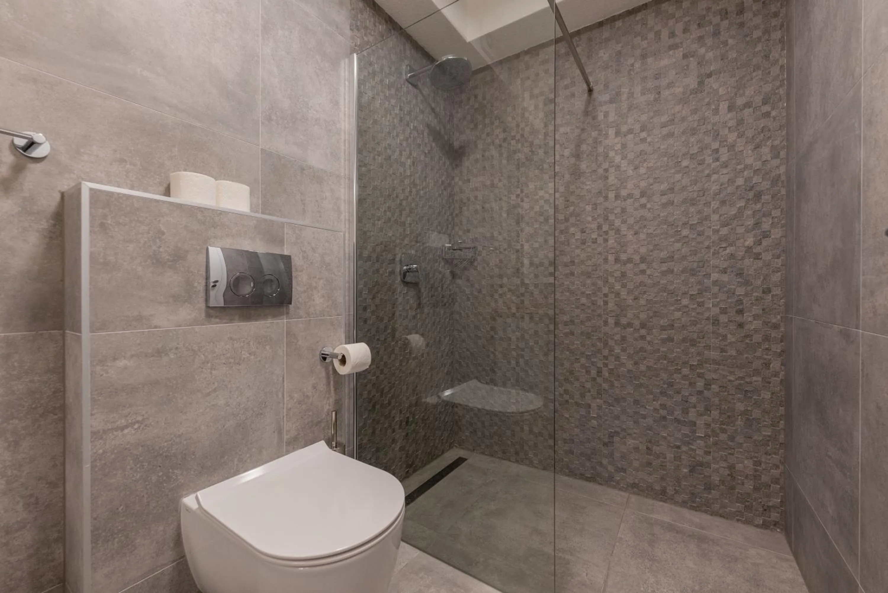 Shower in Aparthotel Plat