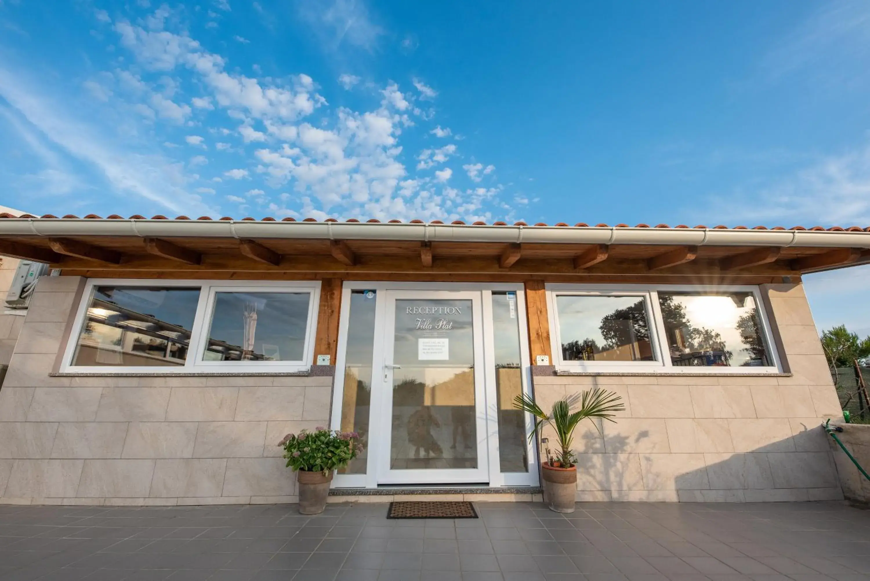 Lobby or reception in Aparthotel Plat Lobby or reception in Aparthotel Plat