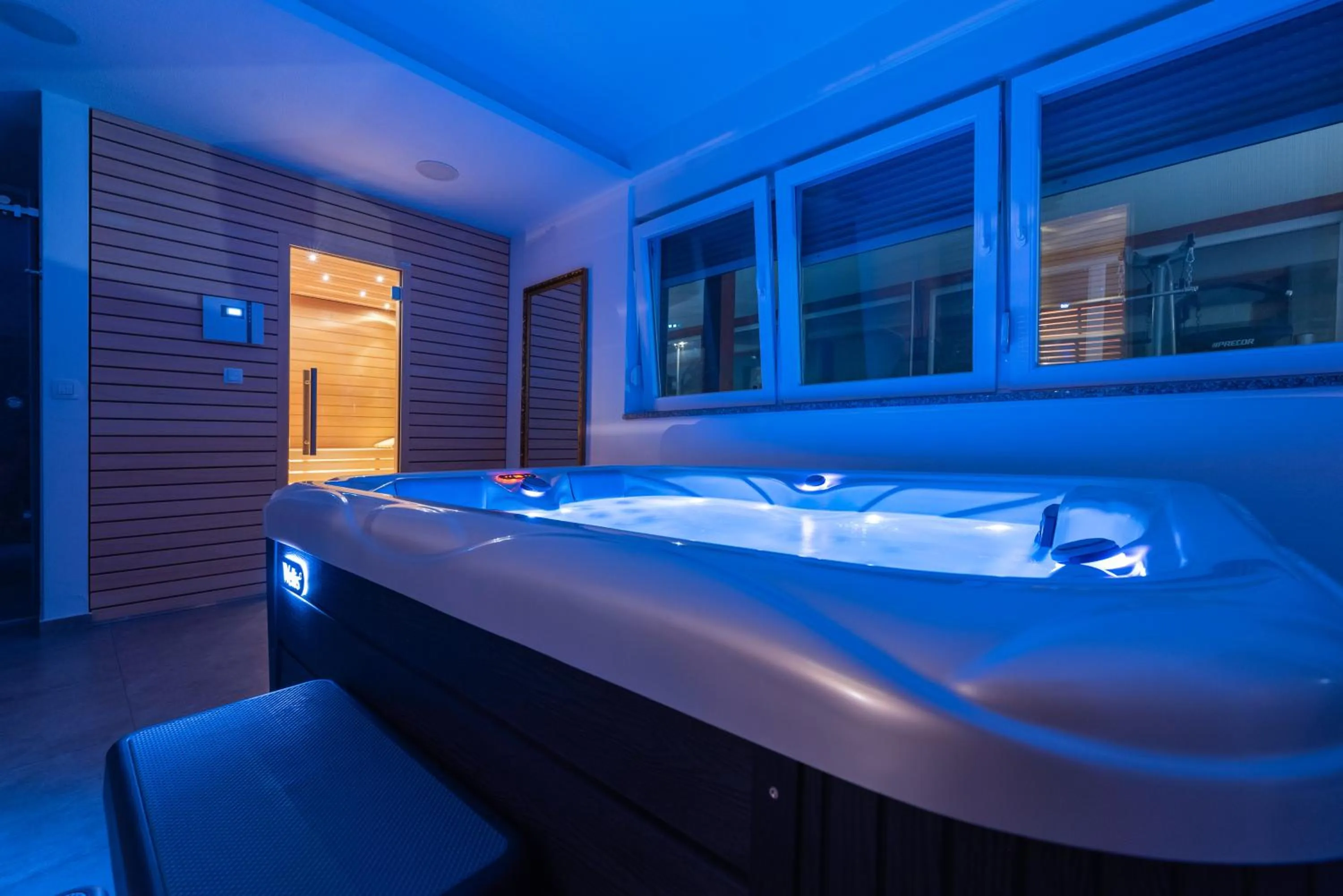 Hot Tub in Aparthotel Plat