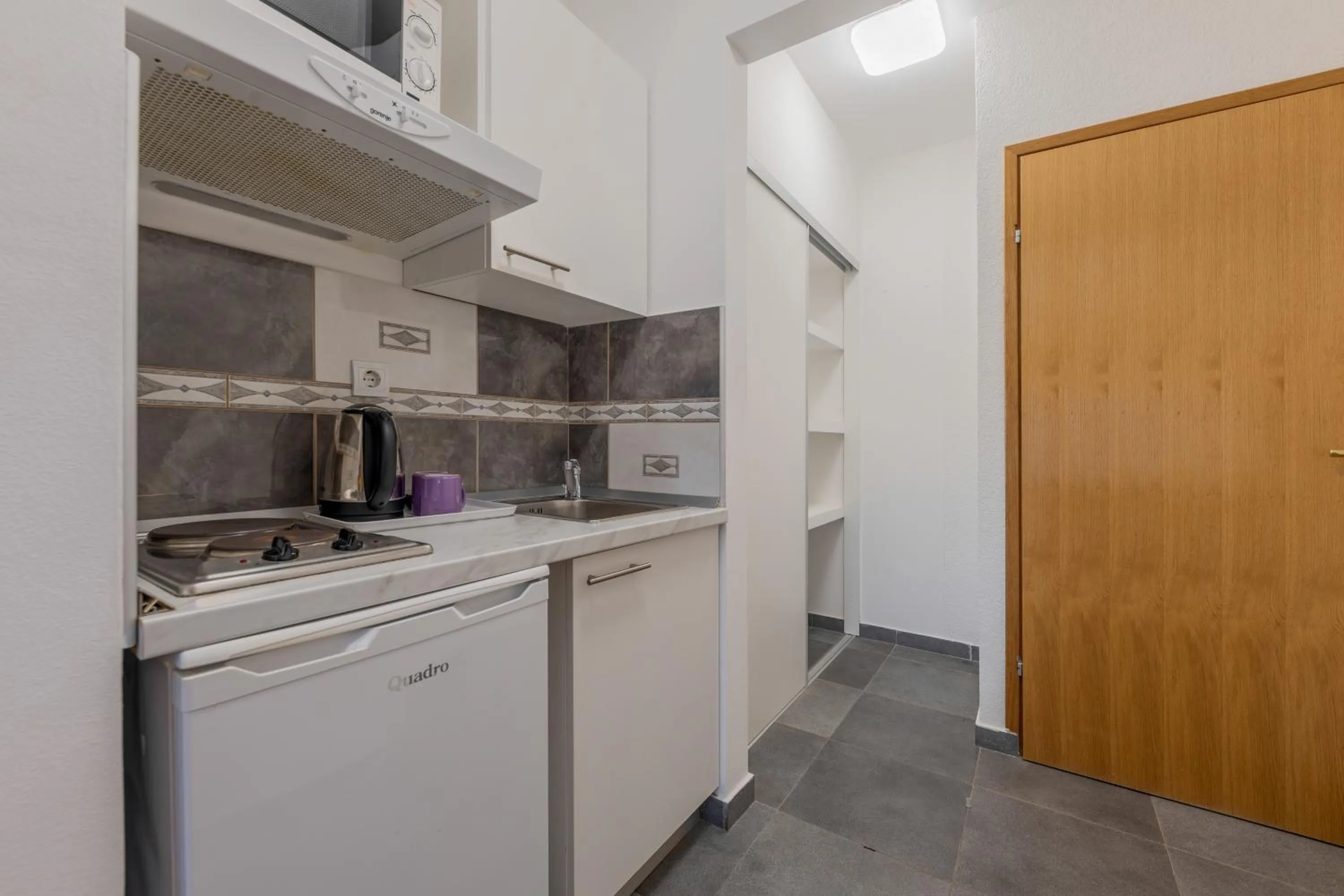 Kitchen or kitchenette in Aparthotel Plat