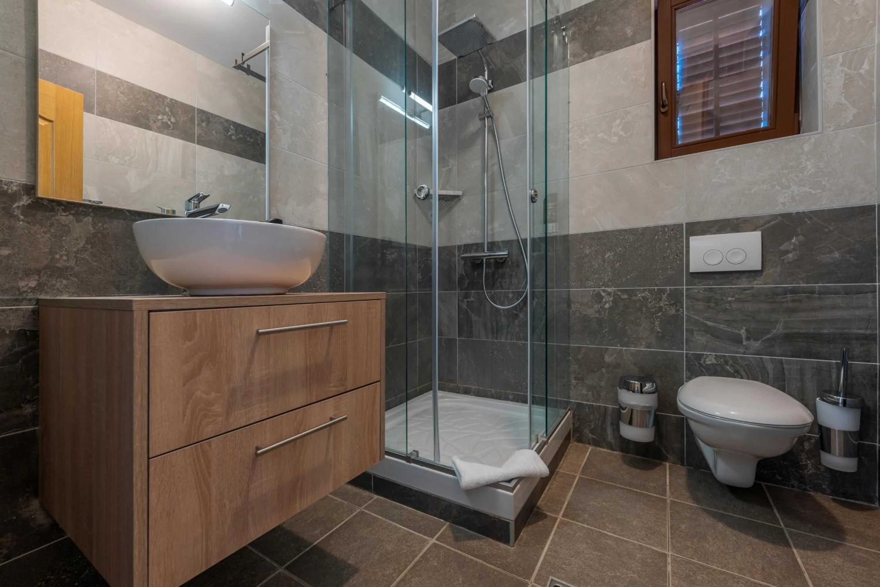 Shower in Aparthotel Plat