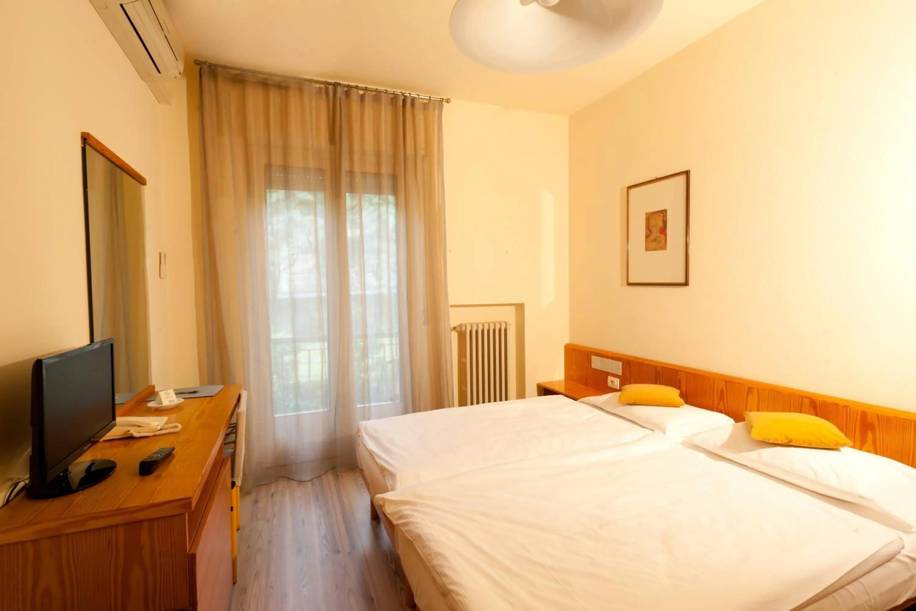 Photo of the whole room, Bed in Club Hotel Olivi - Tennis Center