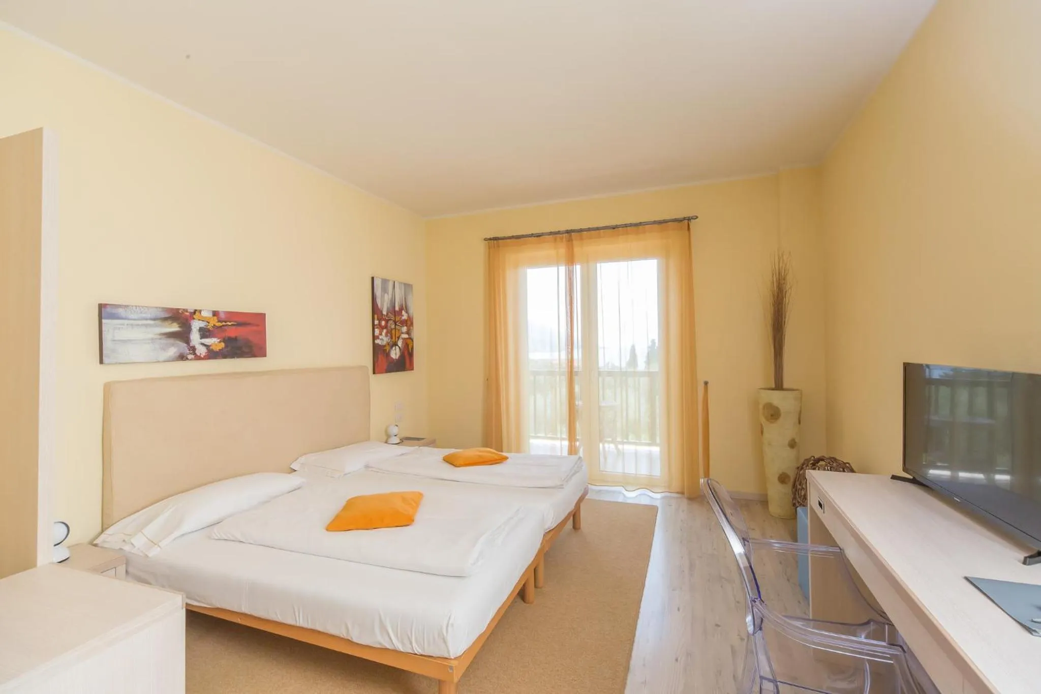 Photo of the whole room, Bed in Club Hotel Olivi - Tennis Center