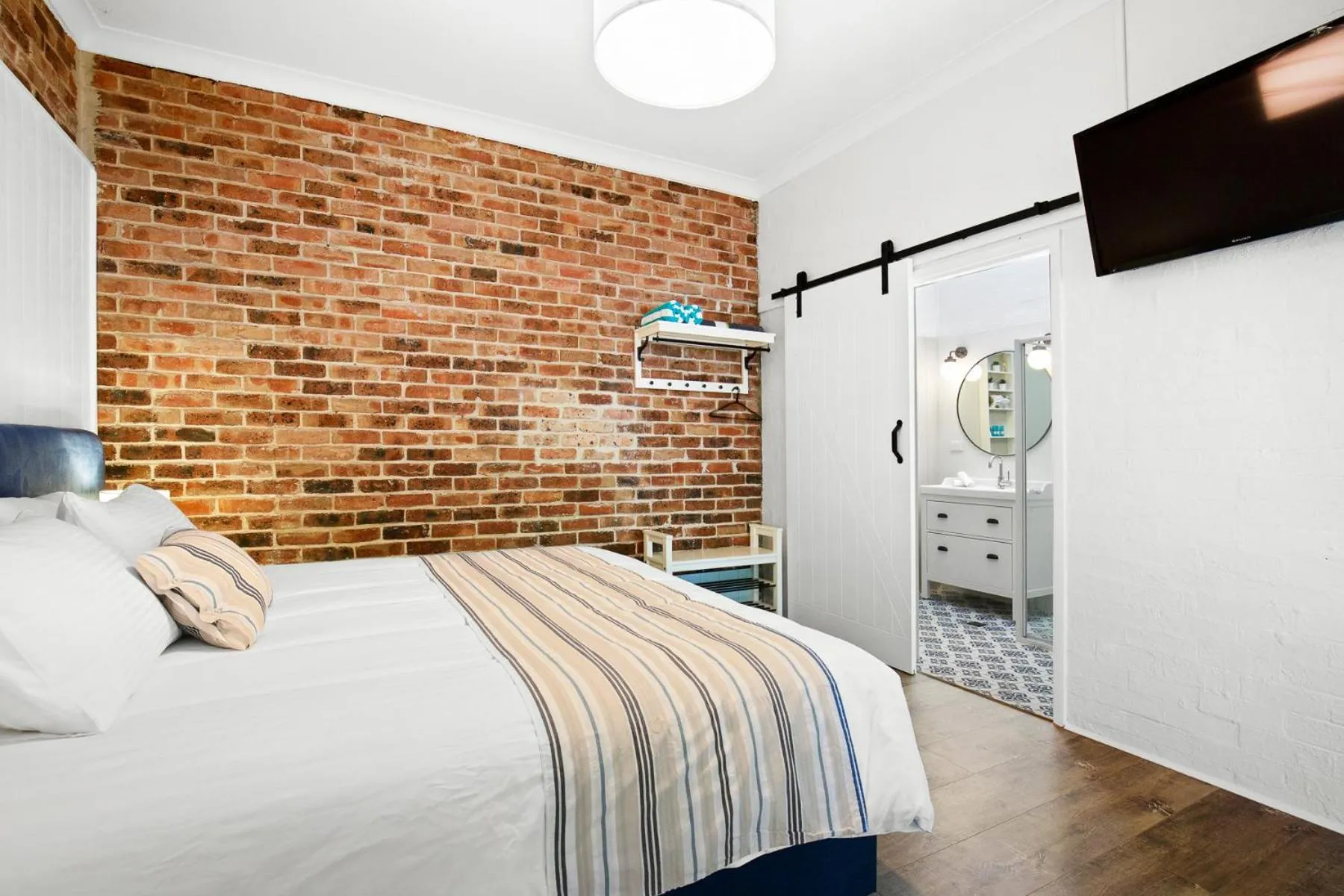 Bed in Surfaris