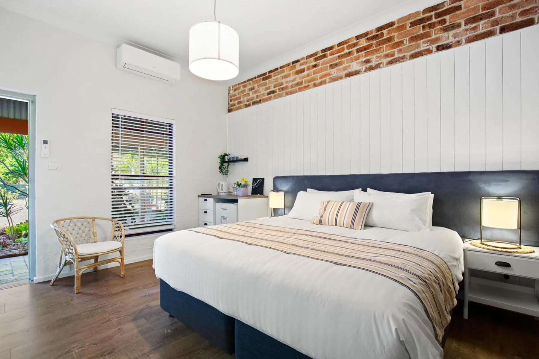 Bed in Surfaris