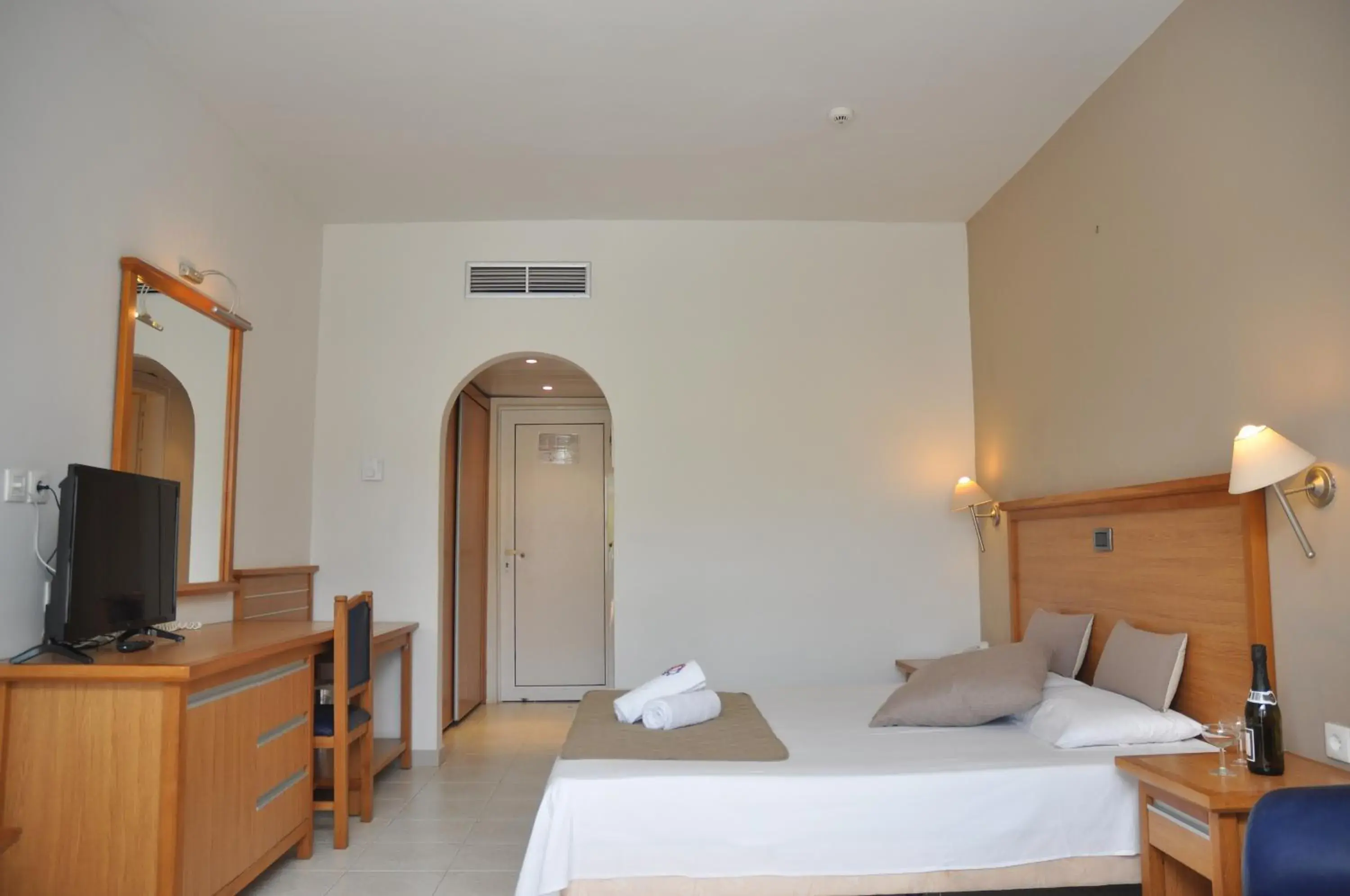Double or Twin Room with Garden View - Pool View in Cyprotel Faliraki Double or Twin Room with Garden View - Pool View in Cyprotel Faliraki
