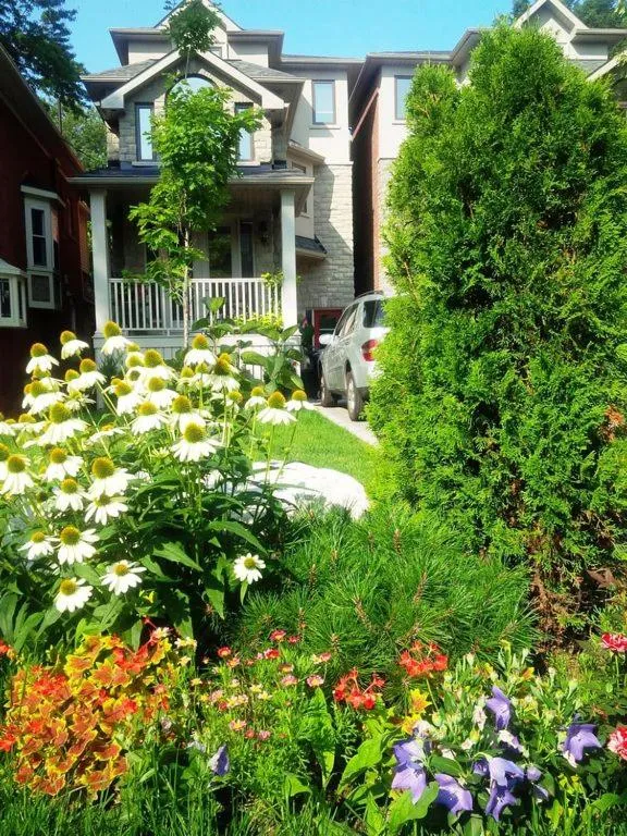 Property building in Luxury Home - Upper Toronto Beaches