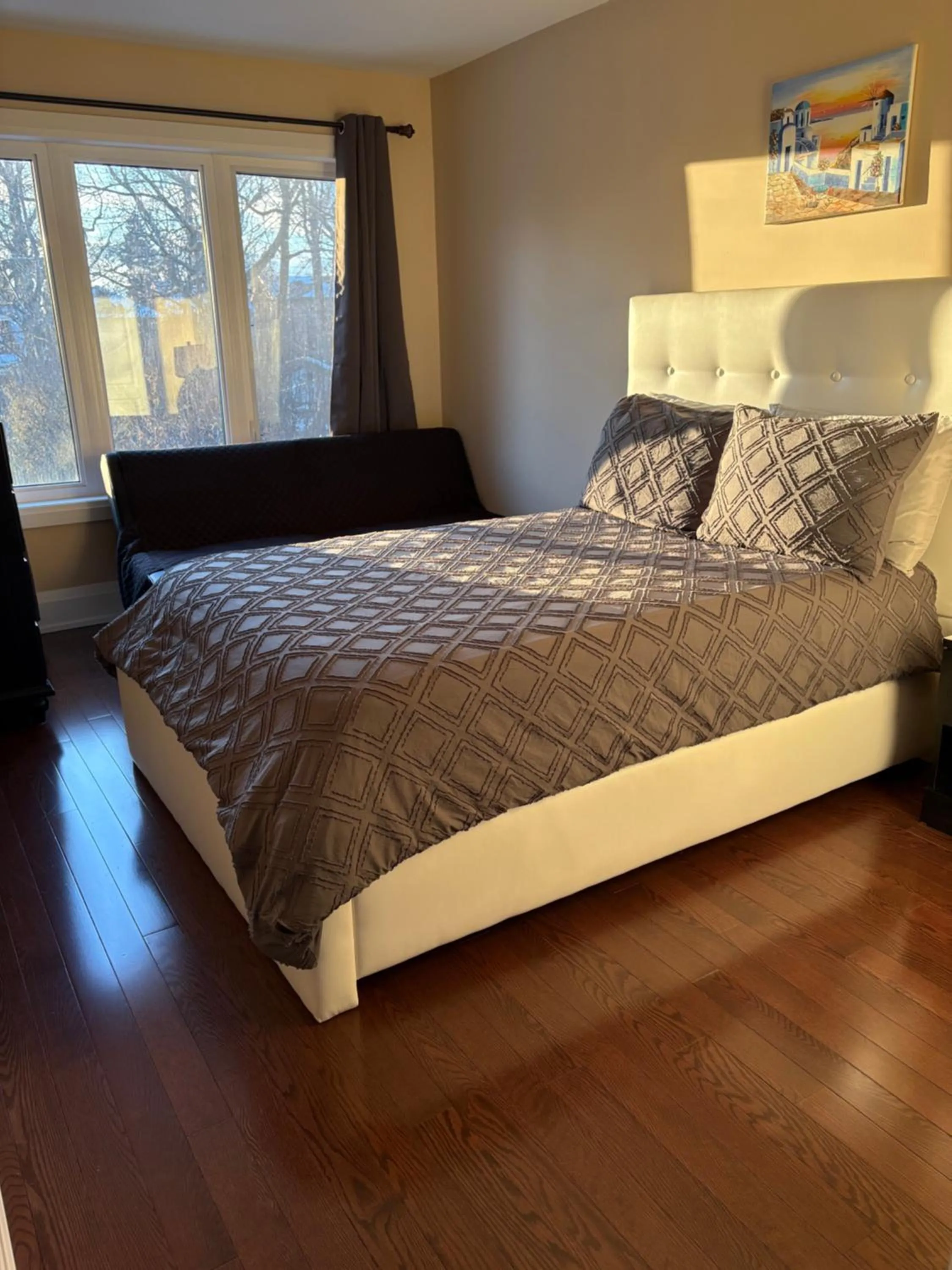 Bed in Luxury Home - Upper Toronto Beaches