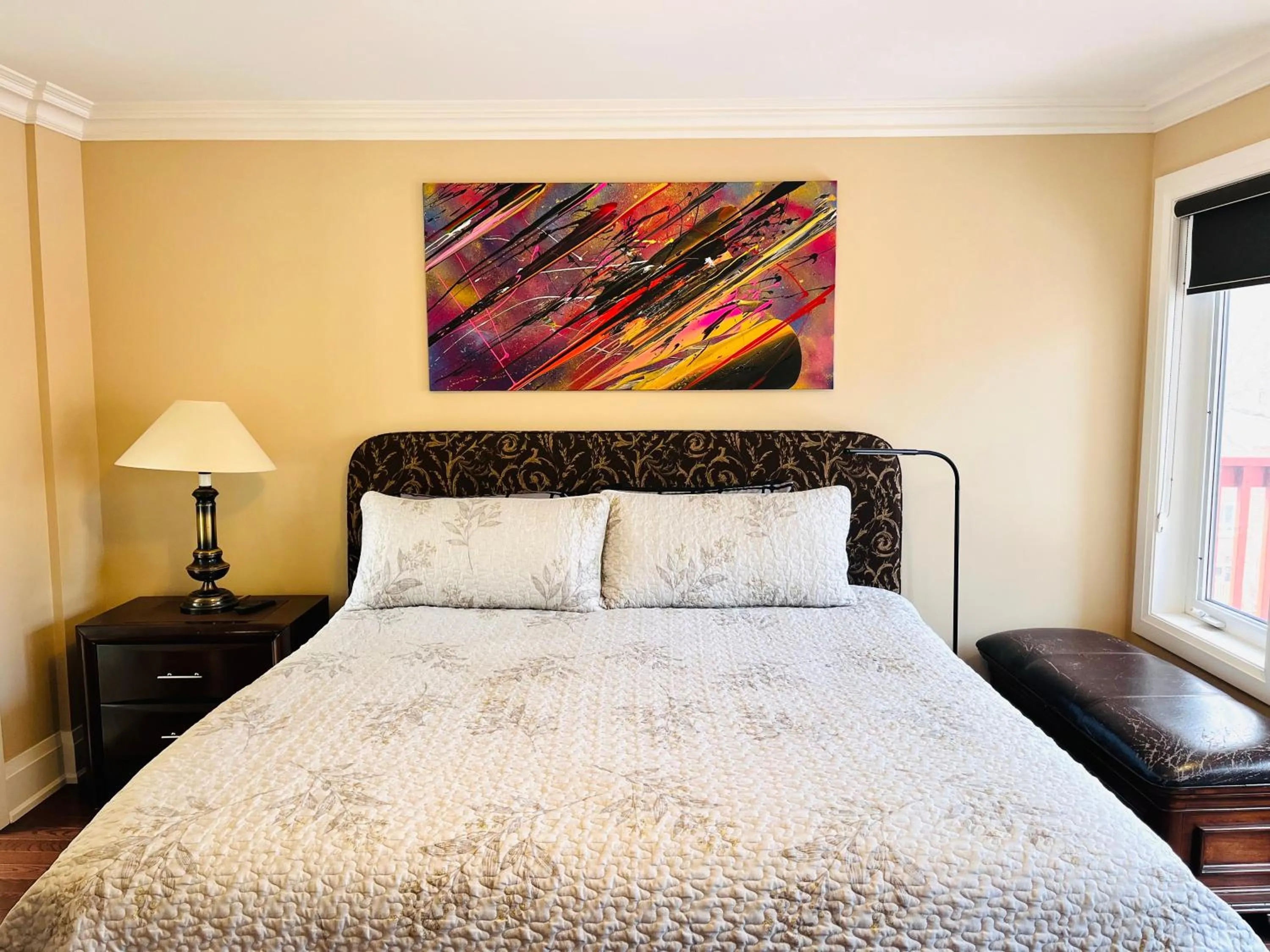 Bed in Luxury Home - Upper Toronto Beaches