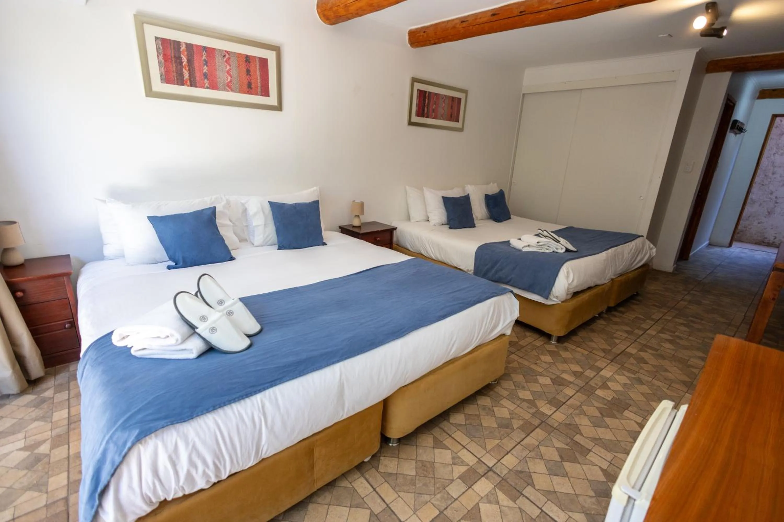 Bed in San Francisco Lodge