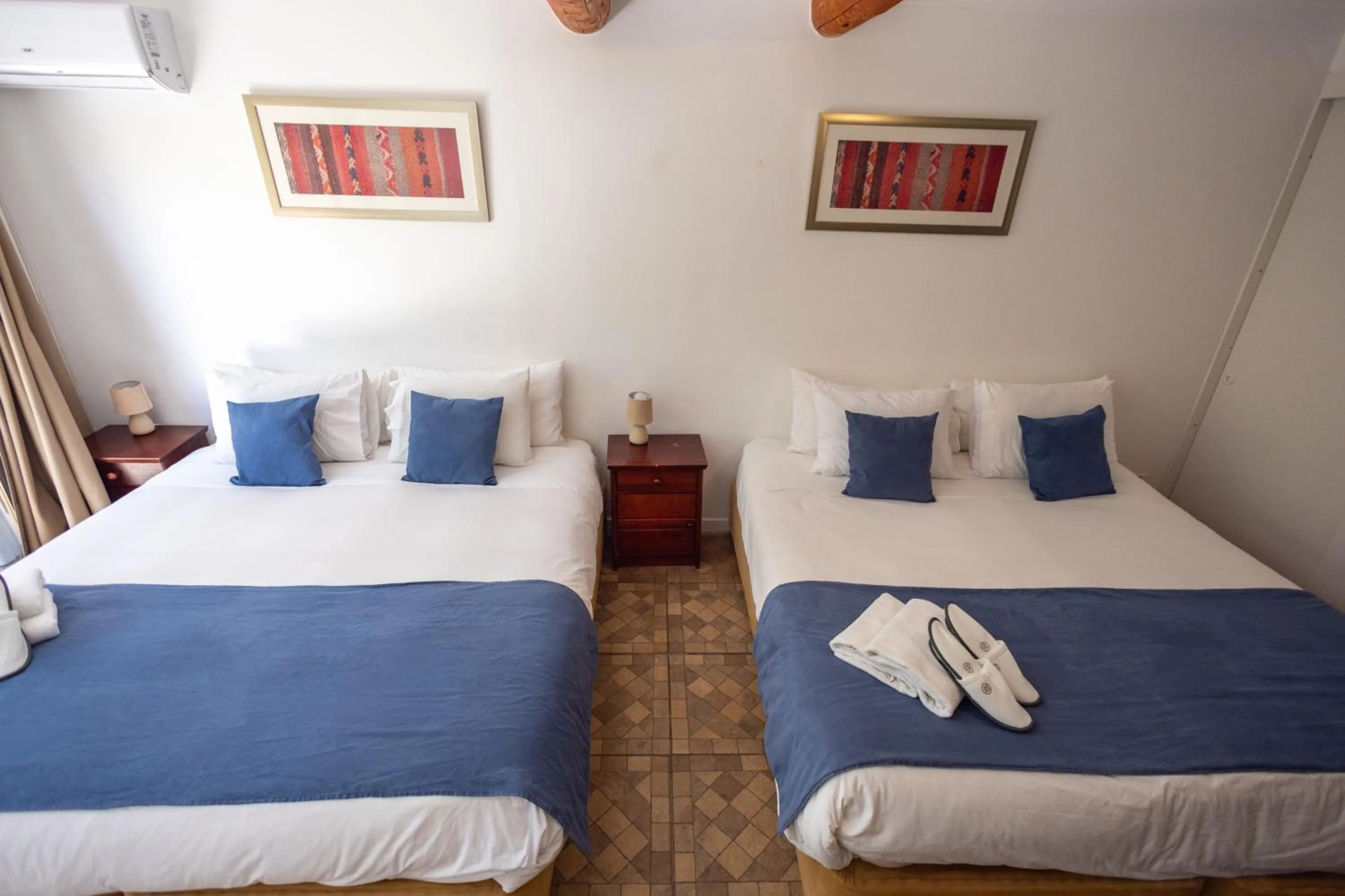 Bed in San Francisco Lodge