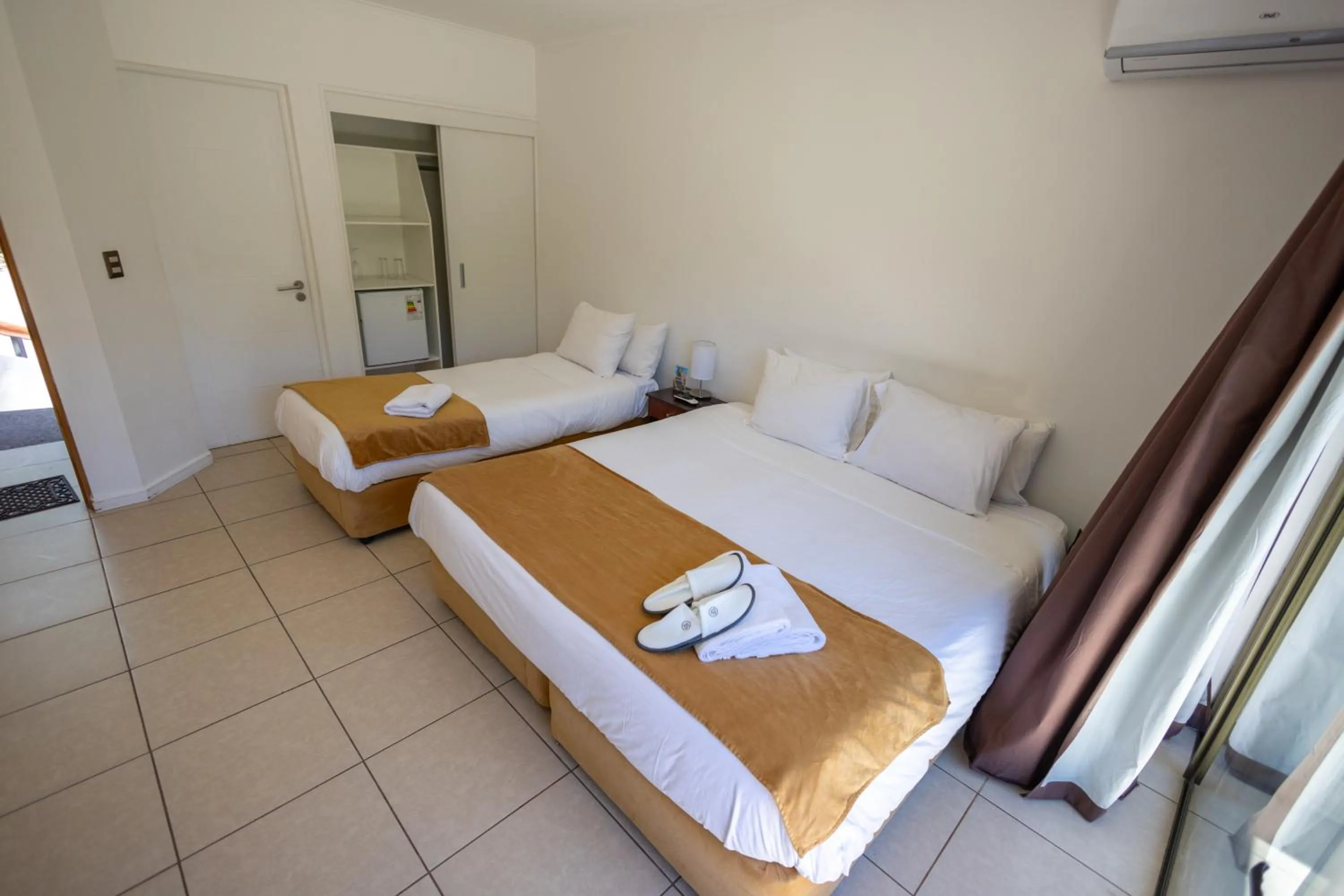 Bed in San Francisco Lodge