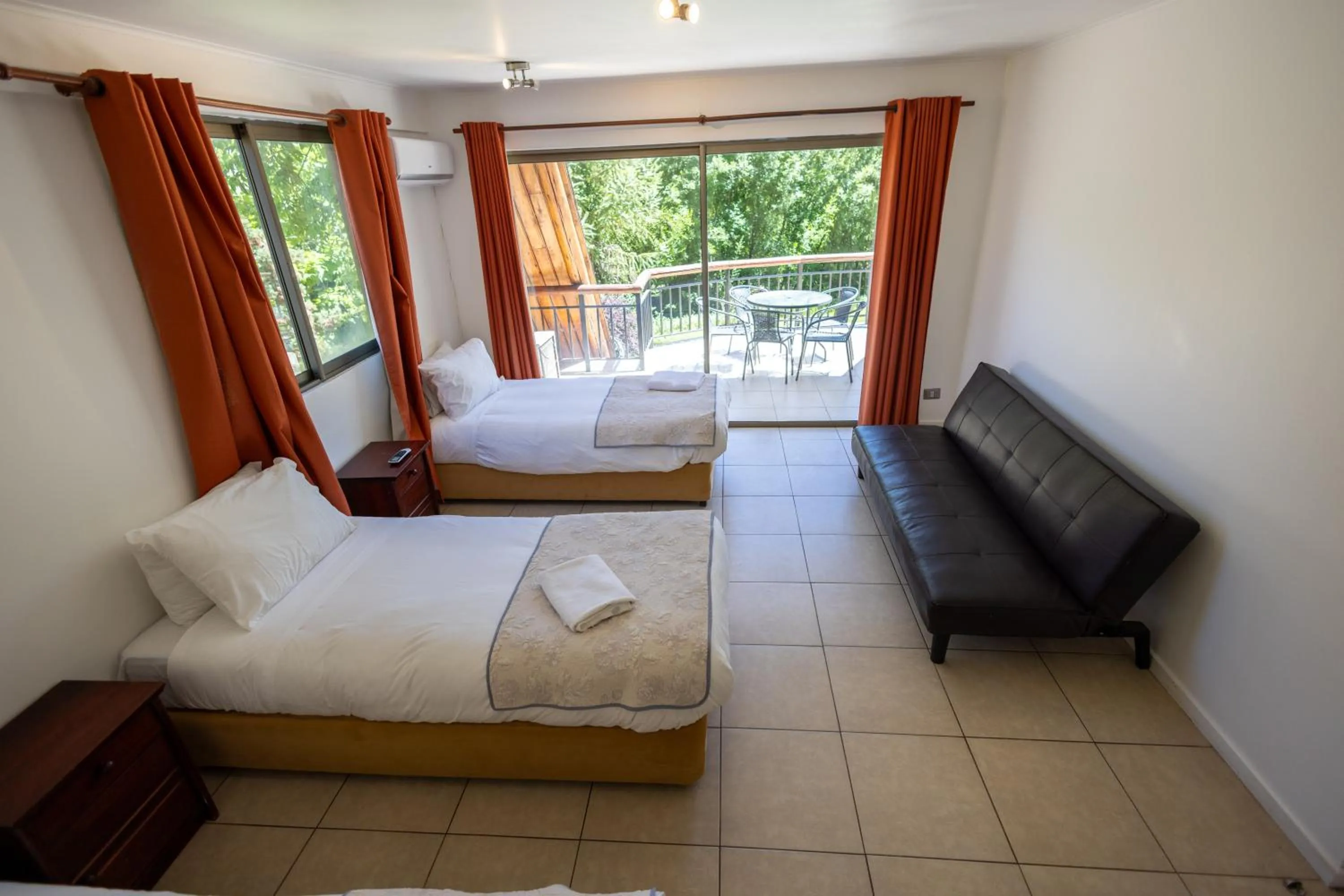 Bed in San Francisco Lodge