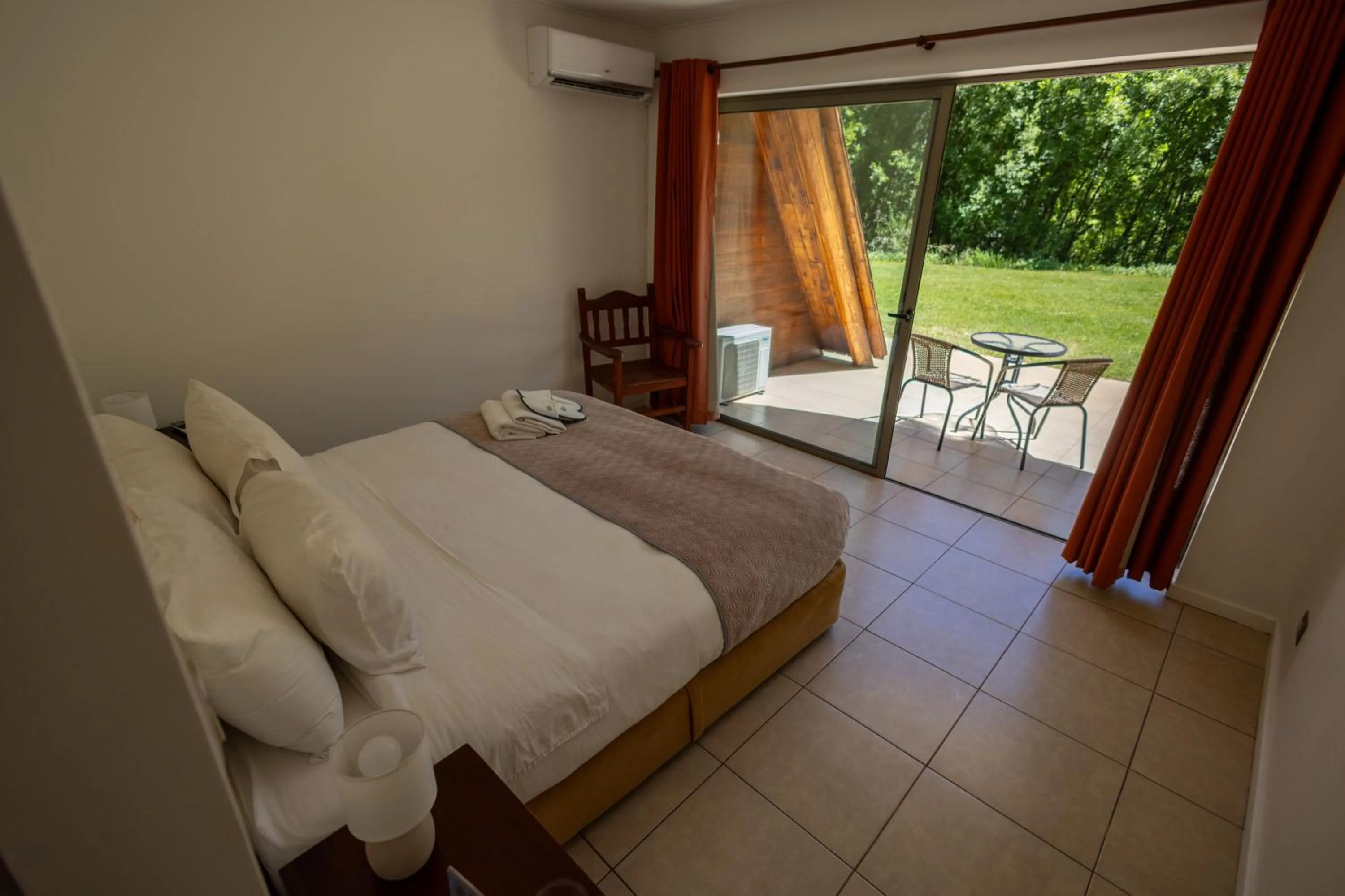 Bed in San Francisco Lodge