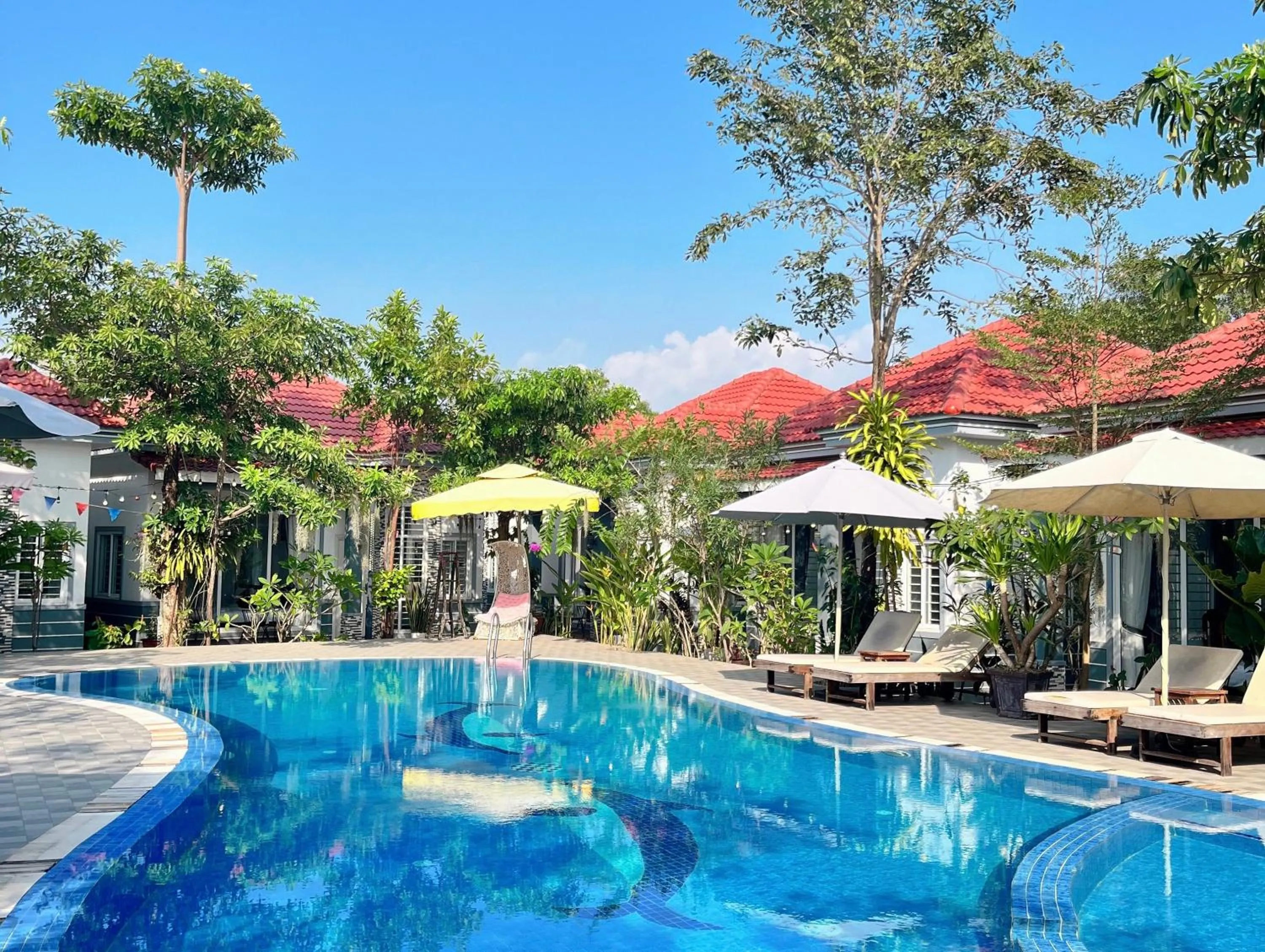 Swimming pool in Kampot Orkide Boutique