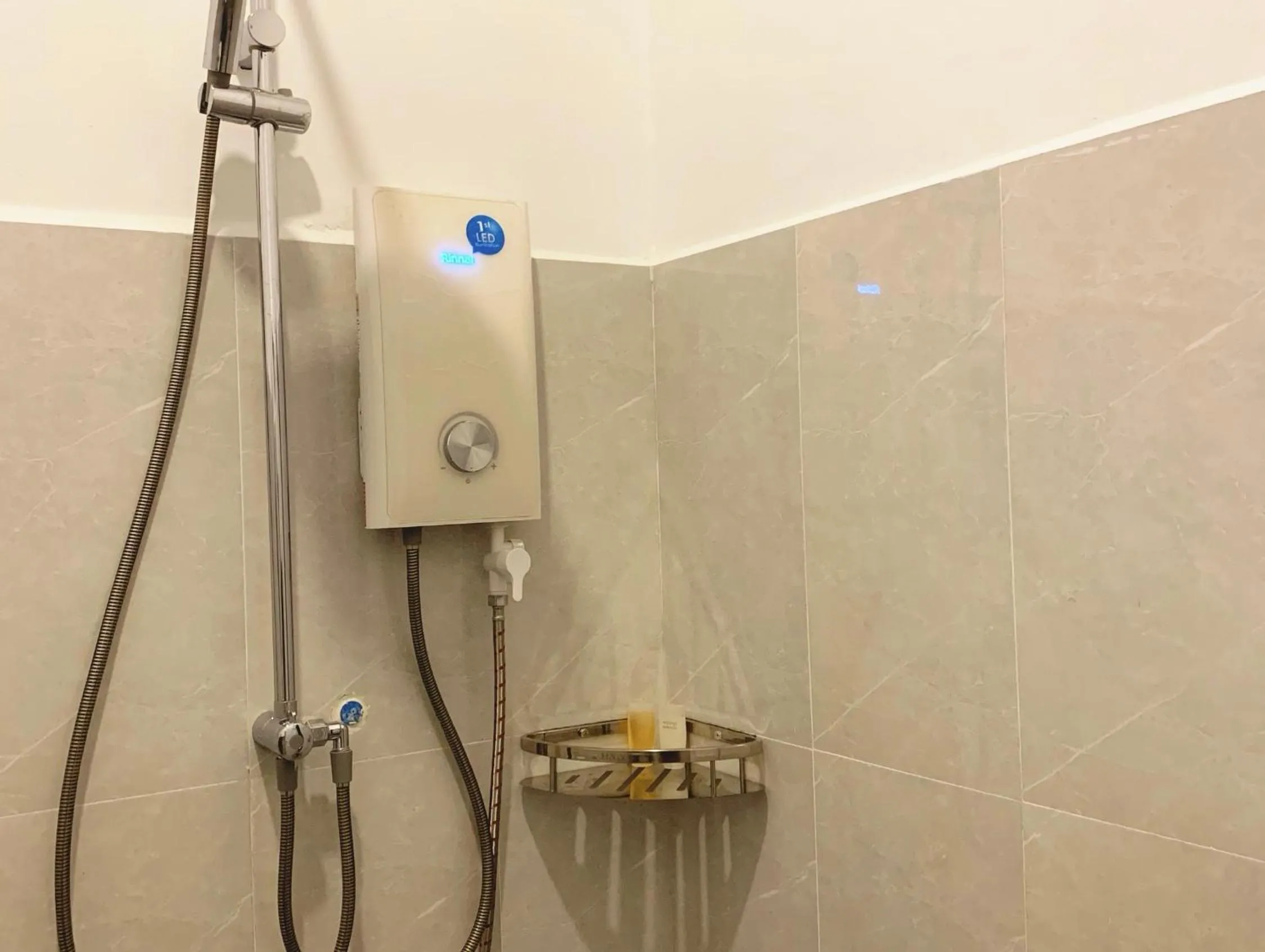 Shower in Kampot Orkide Boutique