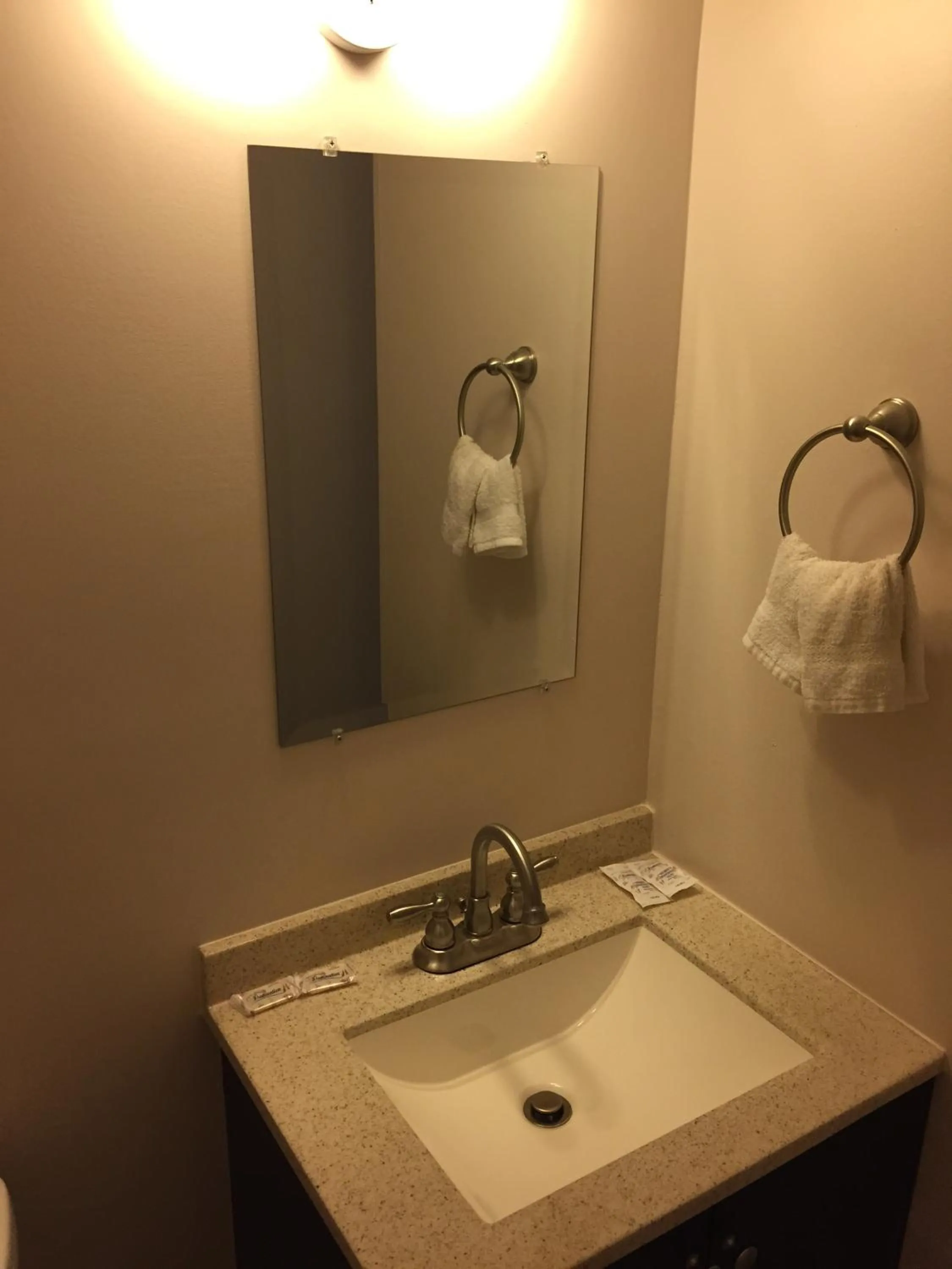 Bathroom in Admiral's Quay Motel & Suites