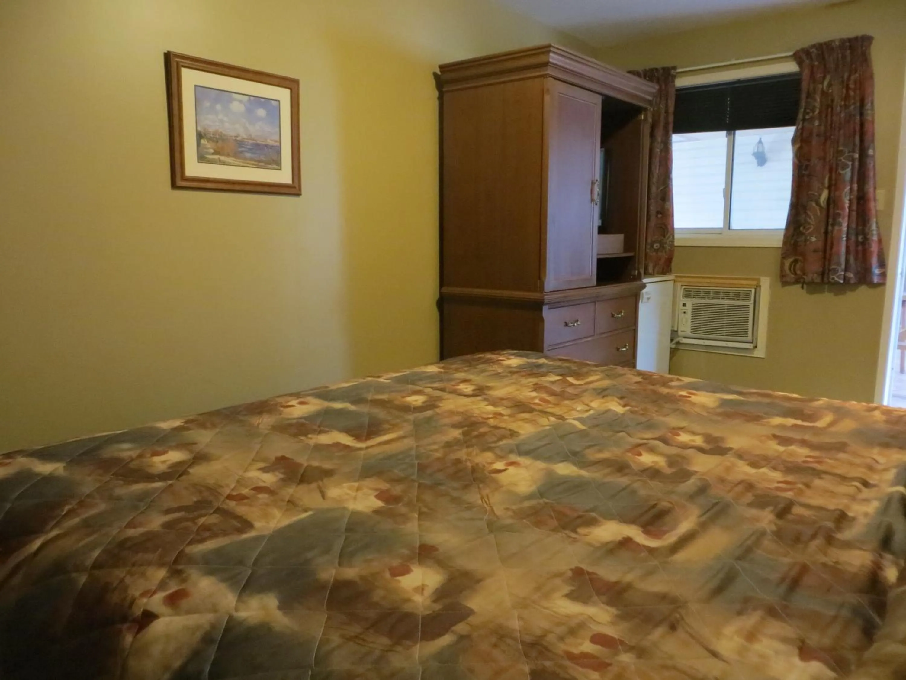 Queen Room with One Queen Bed in Villa Nova Motel
