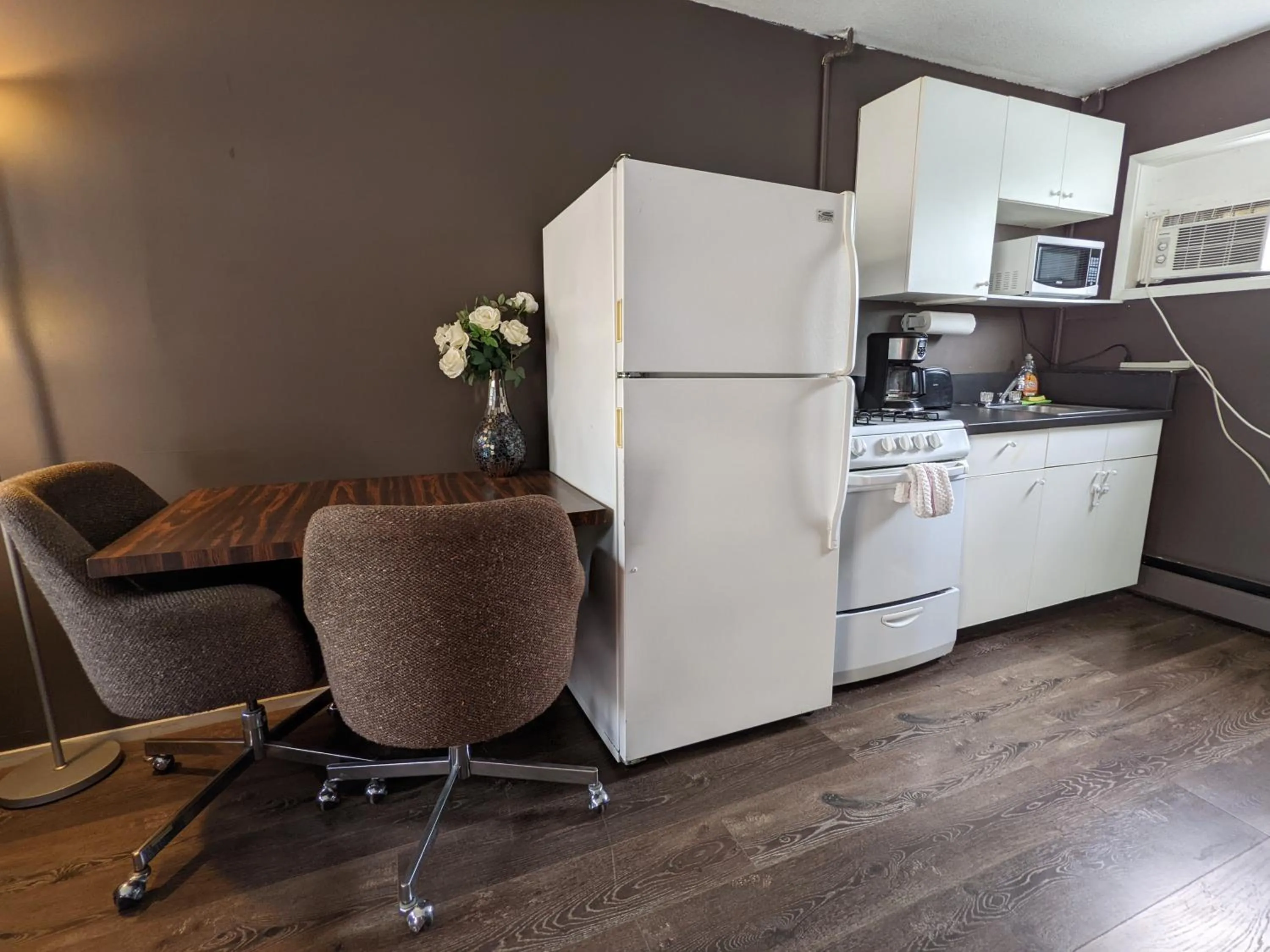 Deerview Lodge & Cabins - Princeton BC