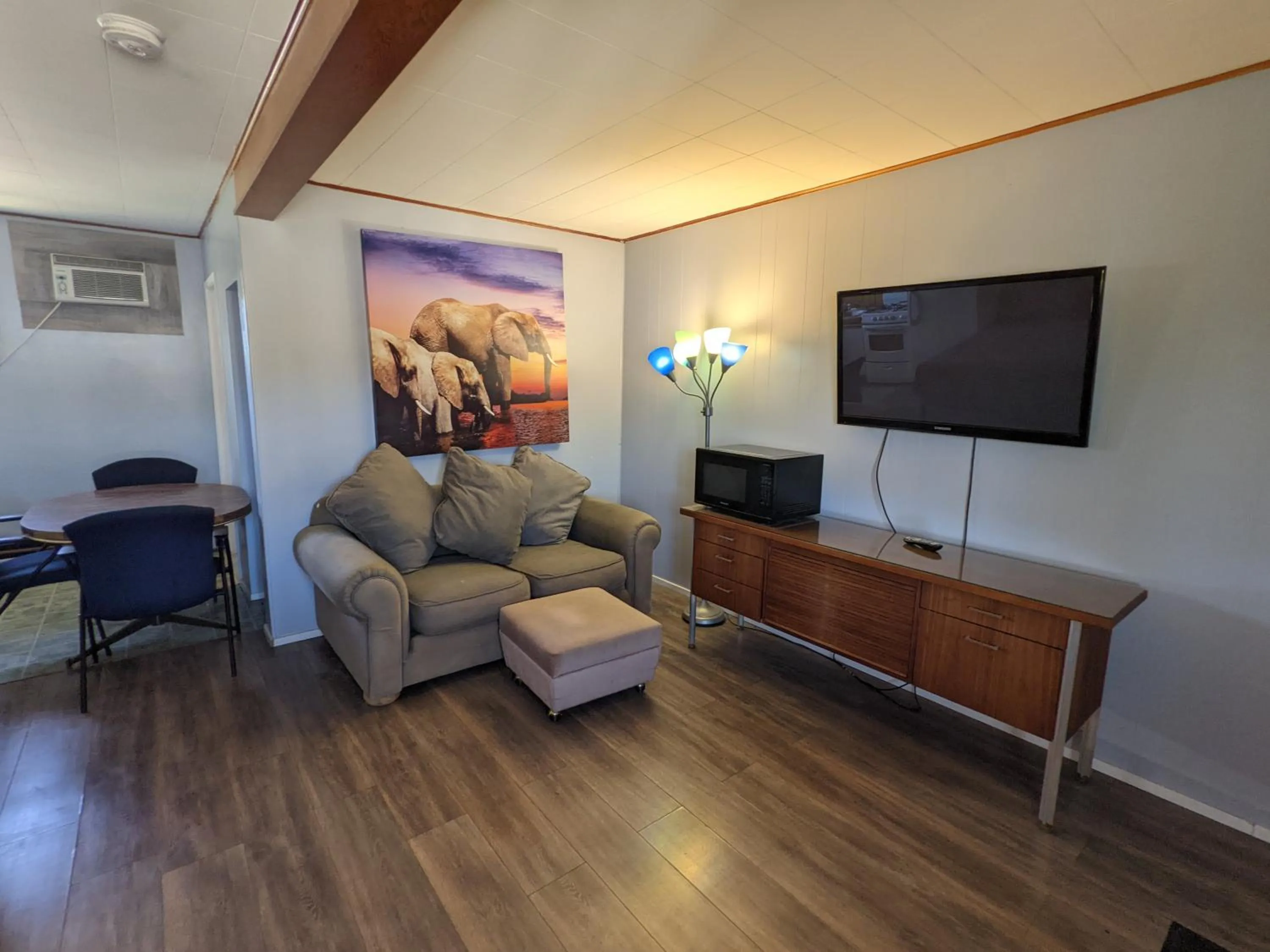 Deerview Lodge & Cabins - Princeton BC