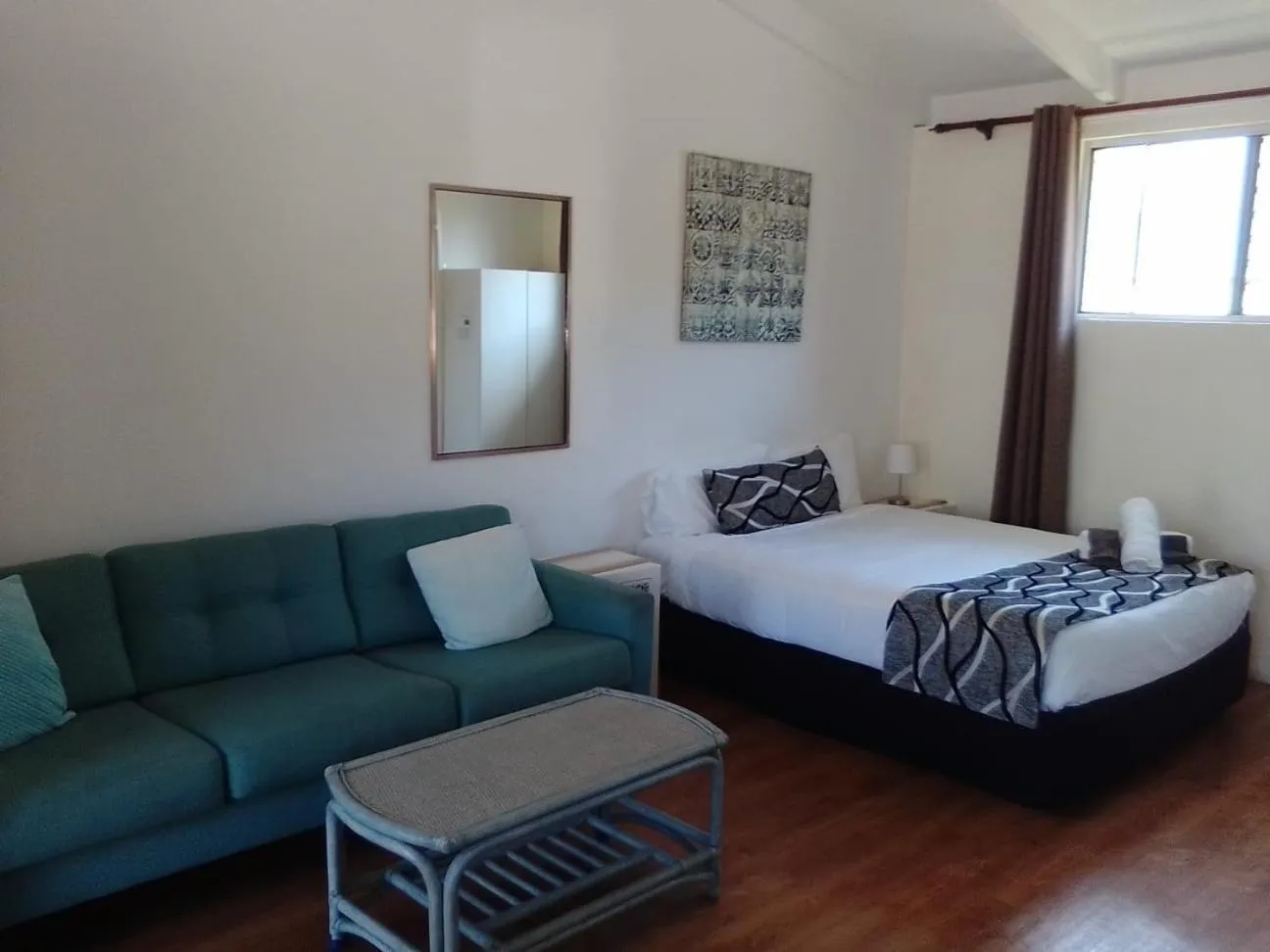 Bathroom, Bed in Forster and Wallis Lake Motel