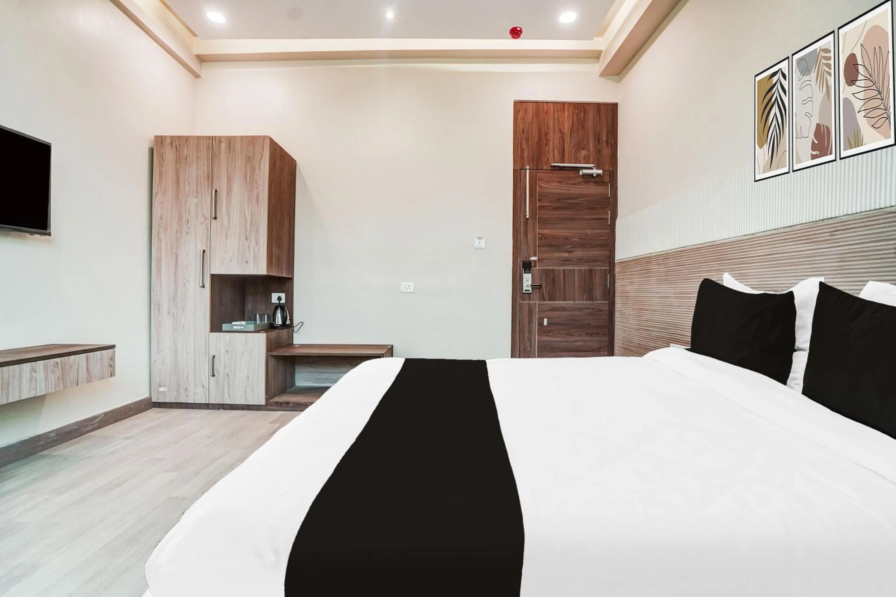 Bedroom, Bed in FabHotel Aman Paradise