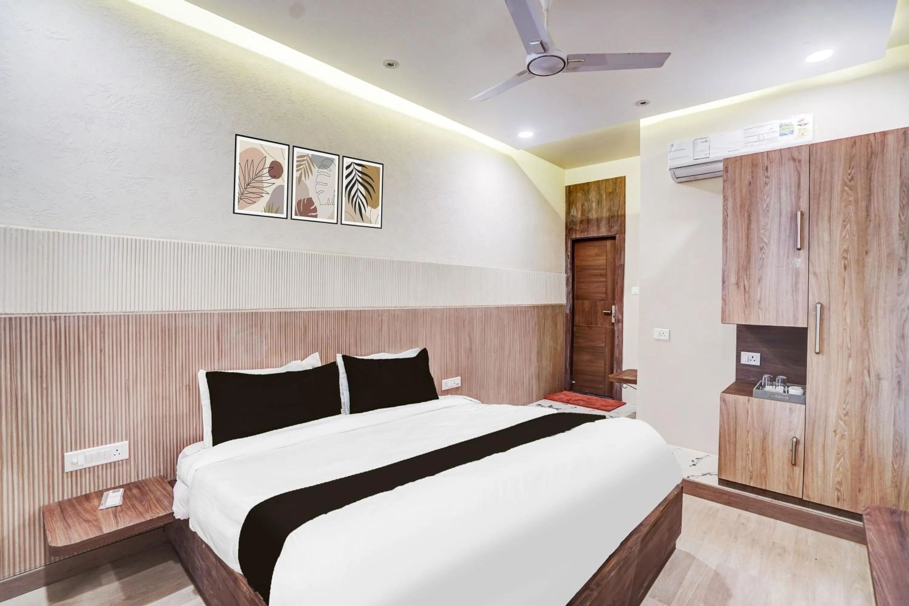 Bedroom, Bed in FabHotel Aman Paradise