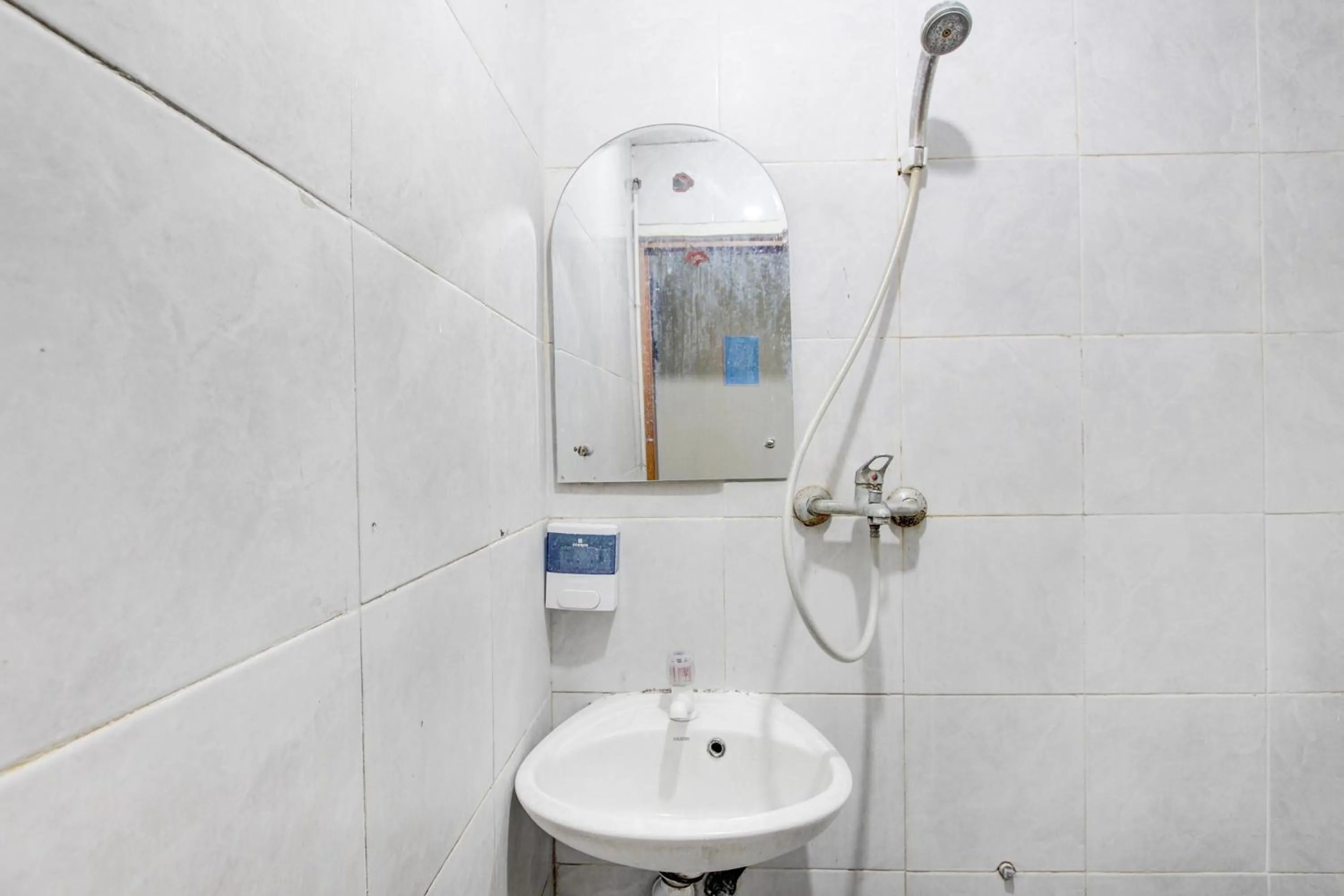 Bathroom in Hotel O Semarang near Kota Lama Semarang formerly Kamarkoe Residence