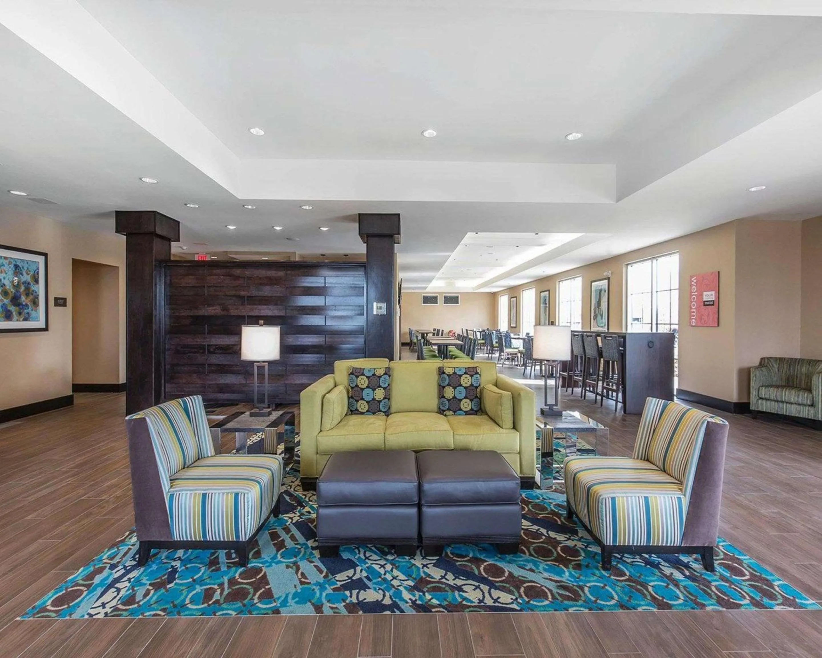 Lobby or reception in Comfort Inn & Suites Airport North