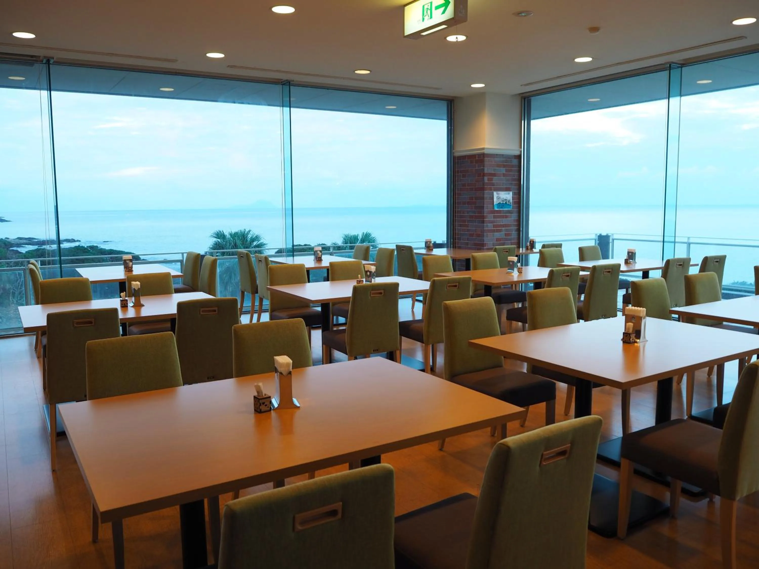 Restaurant/places to eat in THE HOTEL YAKUSHIMA ocean & forest