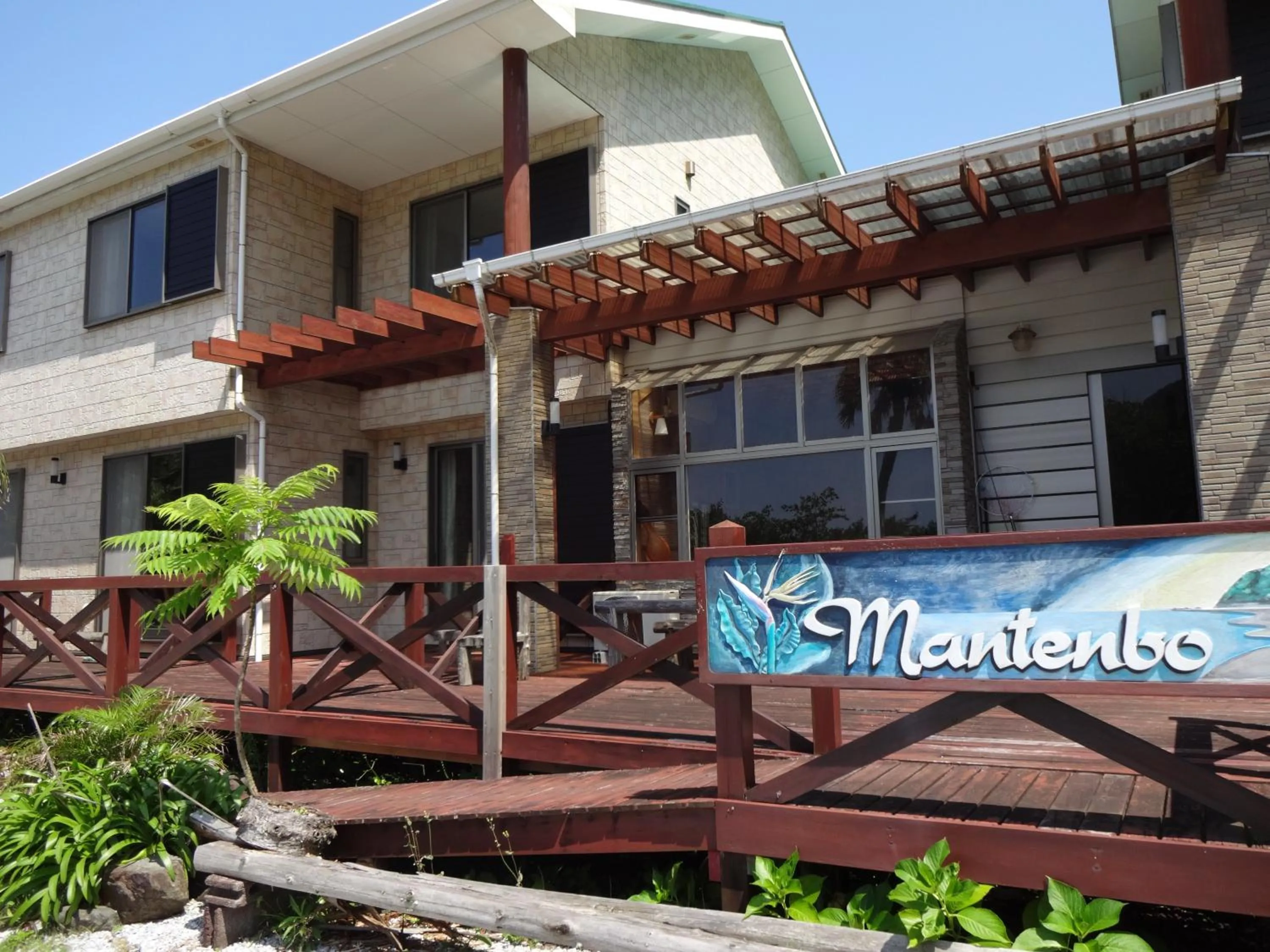 Facade/entrance in Mantenbo