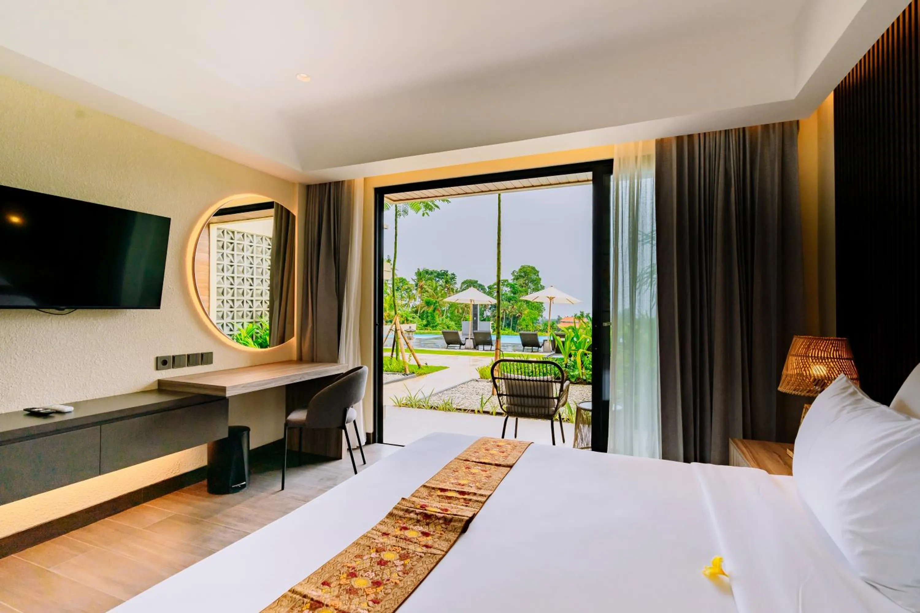 Bed in Big Dragon Villas Ubud