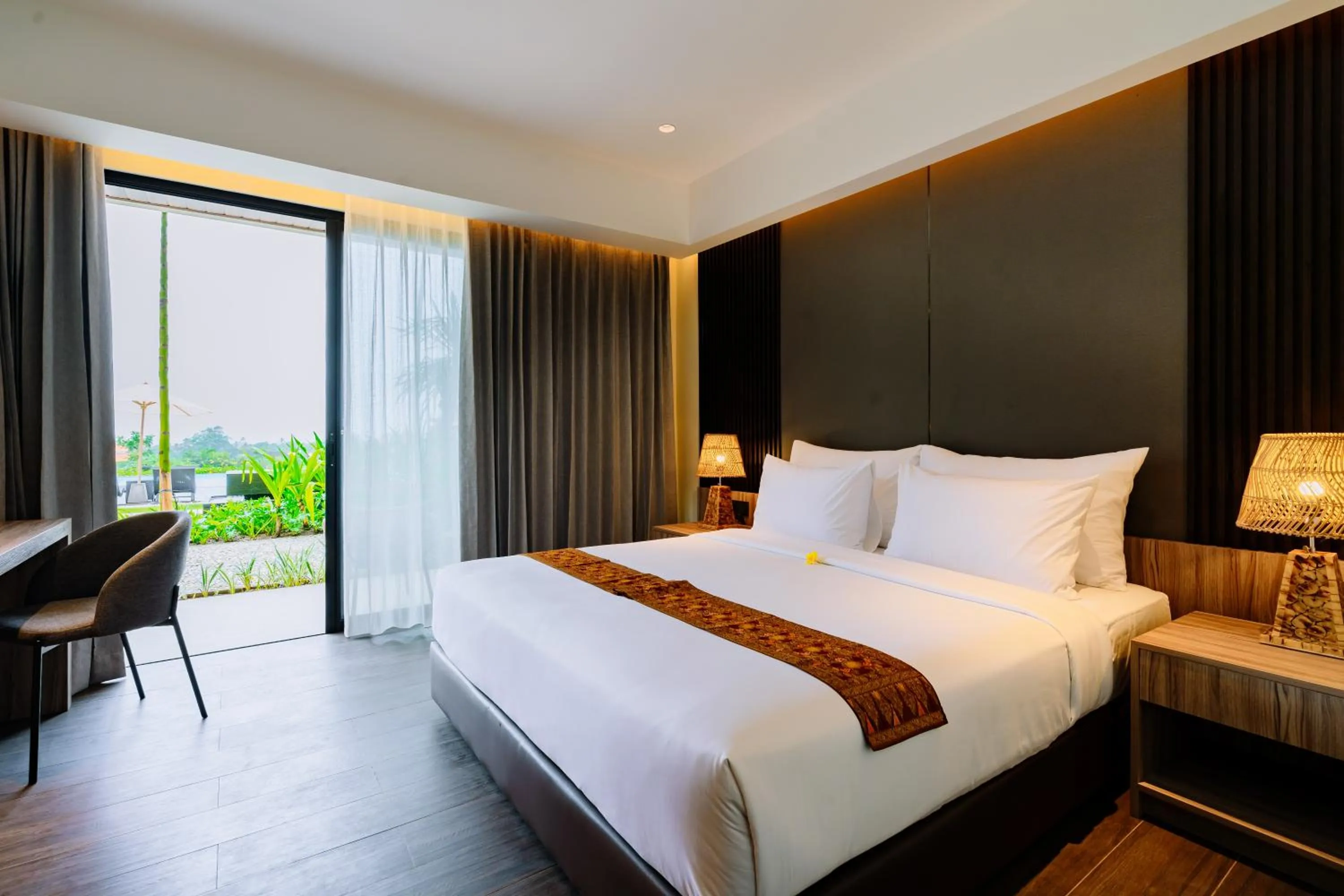 Bed in Big Dragon Villas Ubud