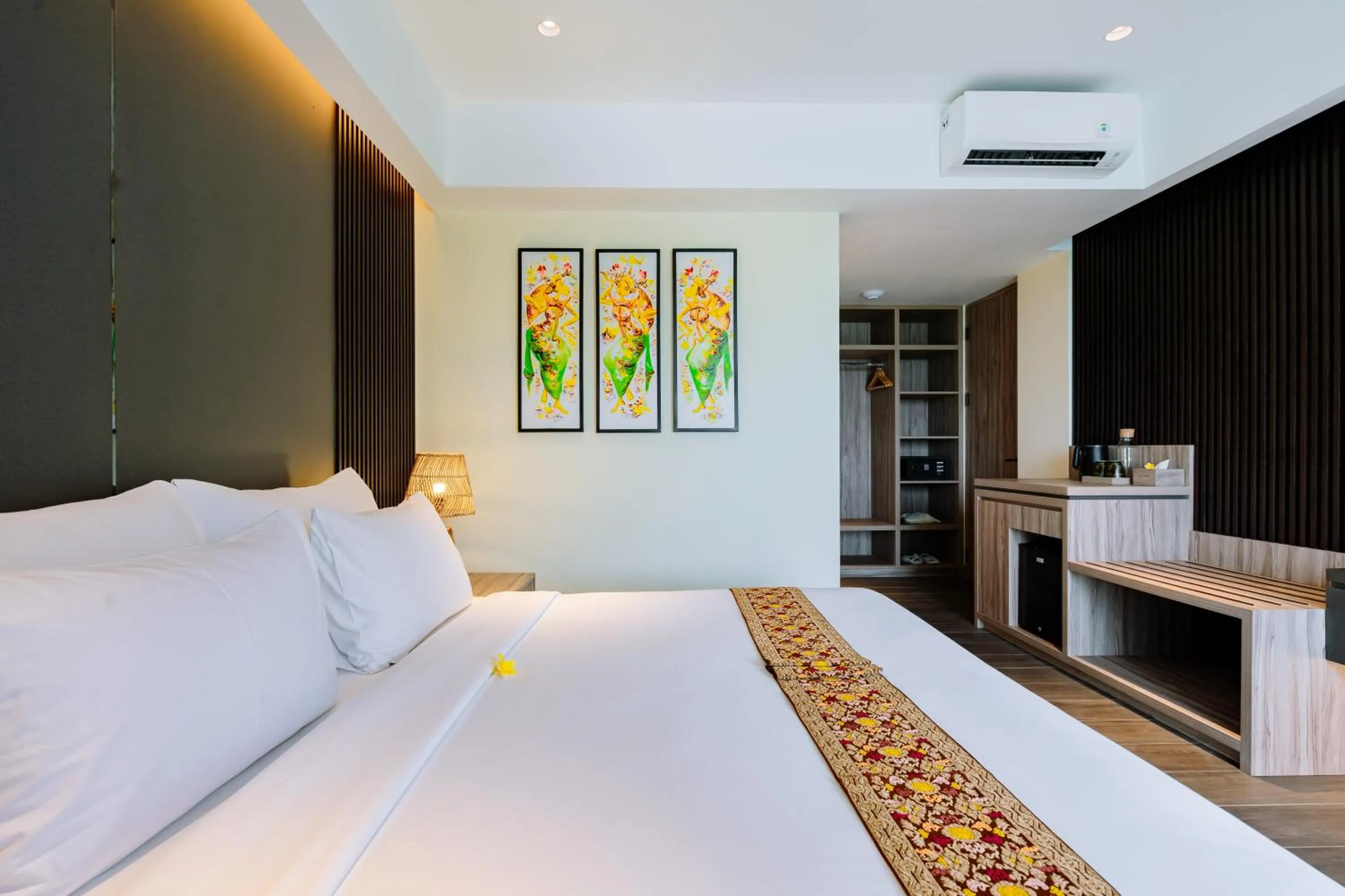 Bed in Big Dragon Villas Ubud