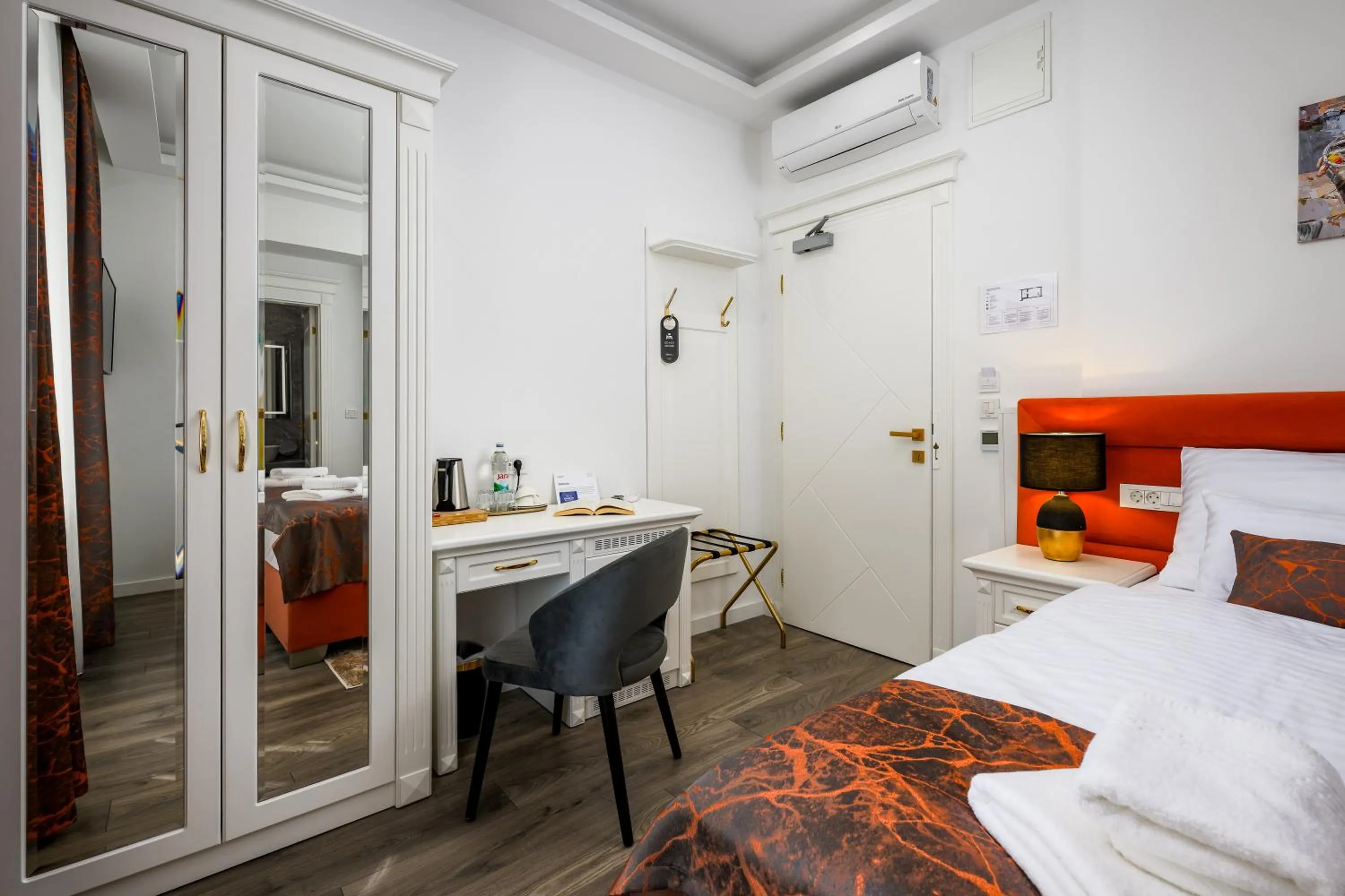 Photo of the whole room, Bed in Boutique Hotel Golden Key - Poreč - Bed & Breakfast