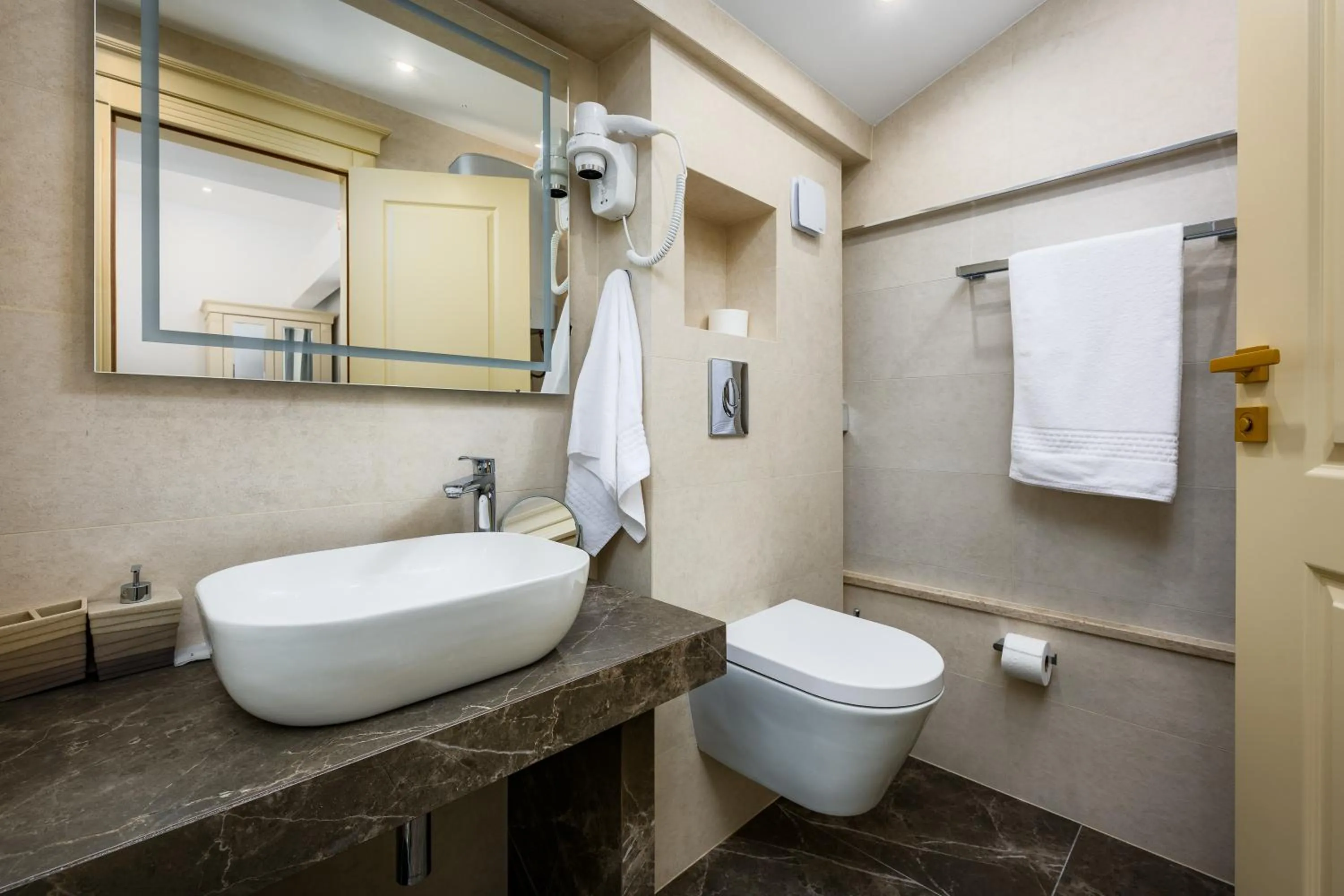 Toilet in Boutique Hotel Golden Key - Poreč - Bed & Breakfast