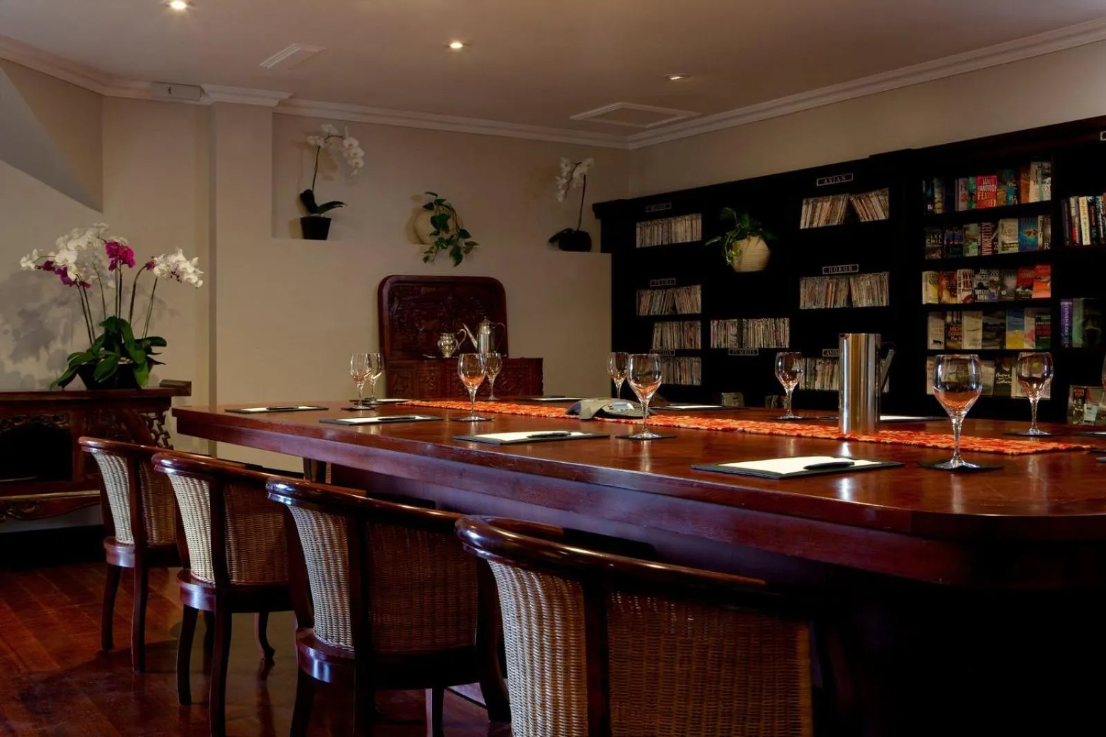 Meeting/conference room in CasCades Suites