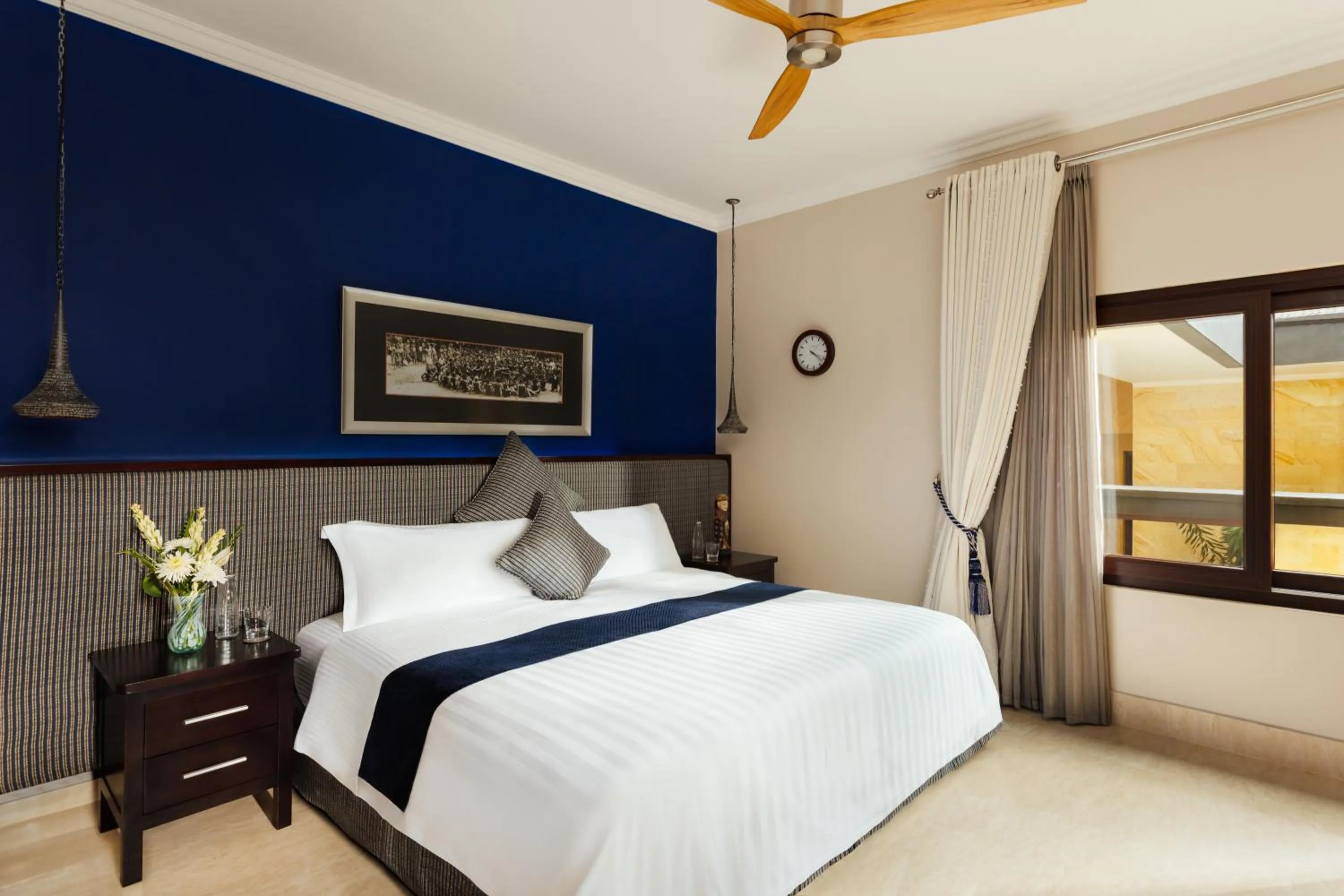 Bedroom, Bed in CasCades Suites