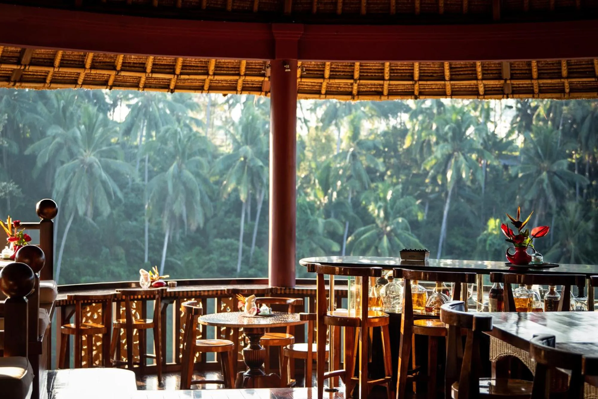 Restaurant/places to eat in CasCades Suites