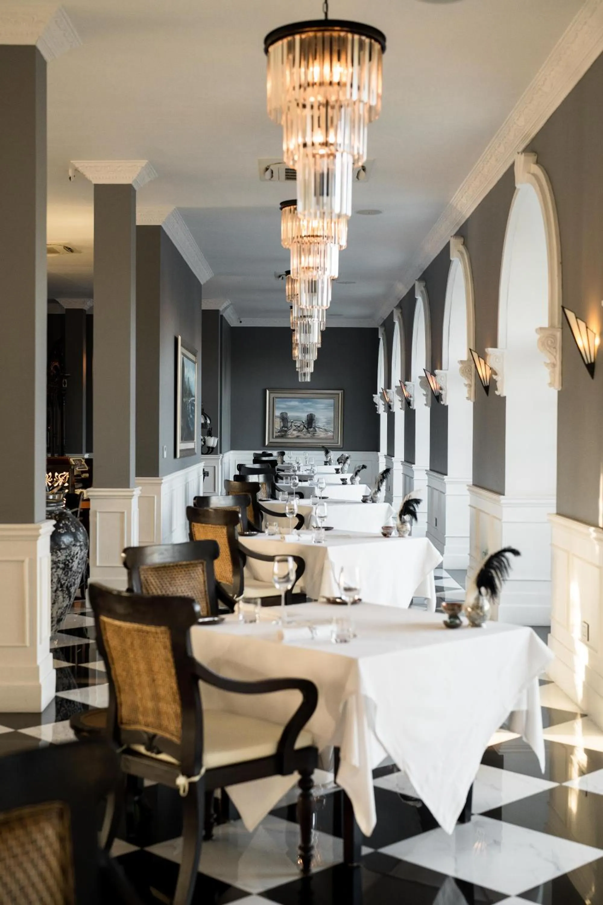 Restaurant/places to eat in CasCades Suites