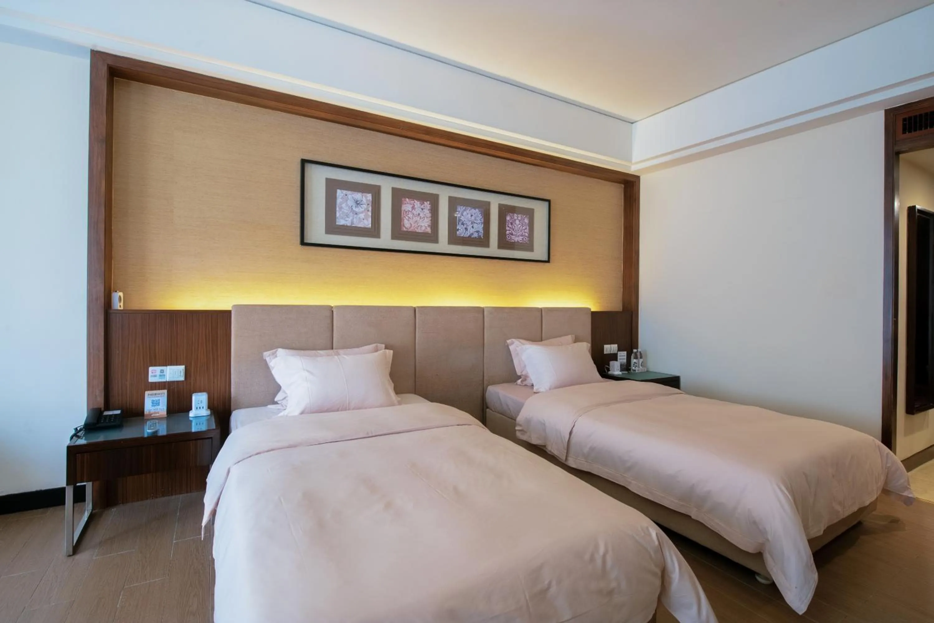 Bed in Dongguan Richwood Garden Hotel