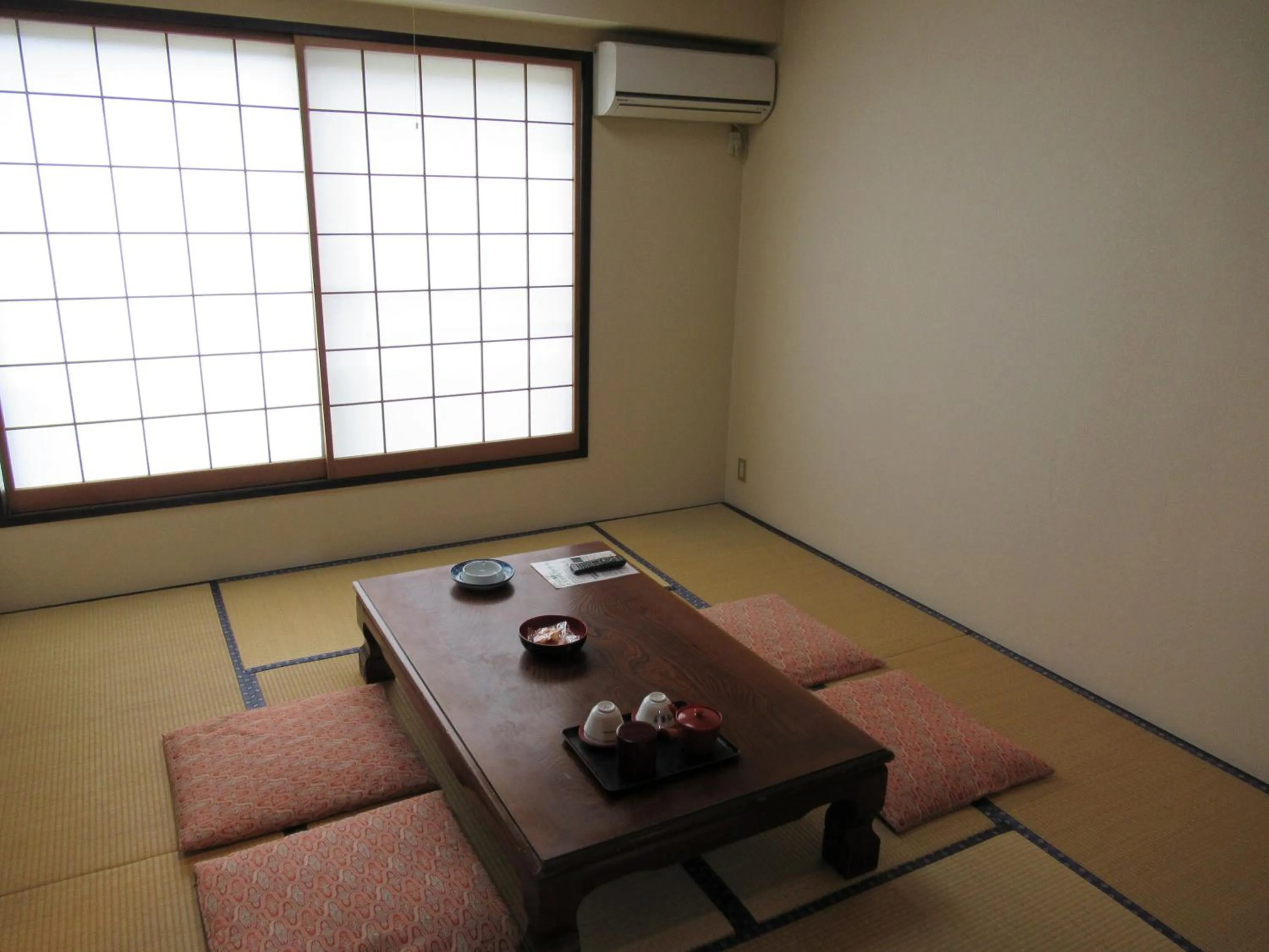 Photo of the whole room in Hotel Manyotei