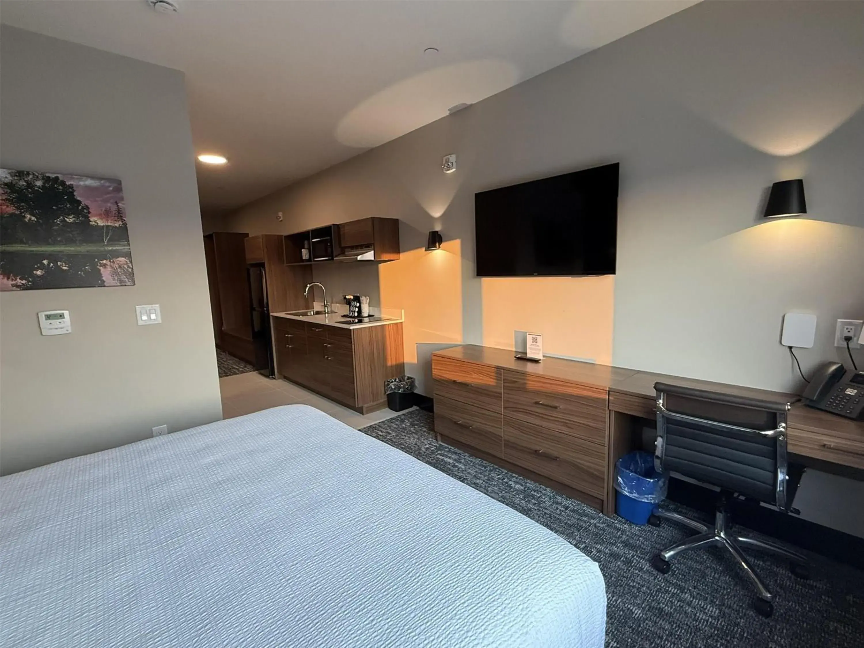 Bedroom, Bed in Best Western Plus Neepawa Hotel Bedroom, Bed in Best Western Plus Neepawa Hotel