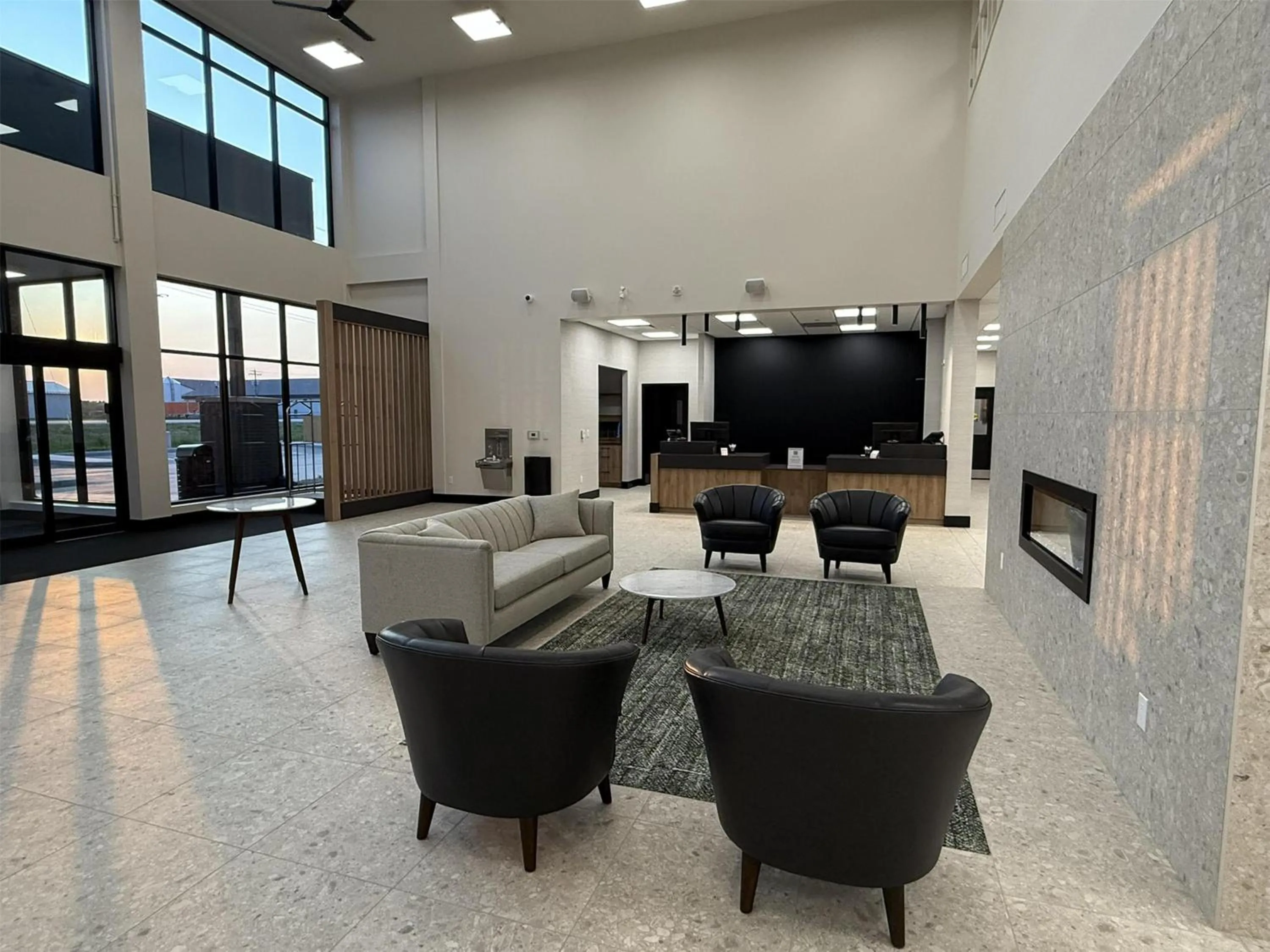 Lobby or reception in Best Western Plus Neepawa Hotel