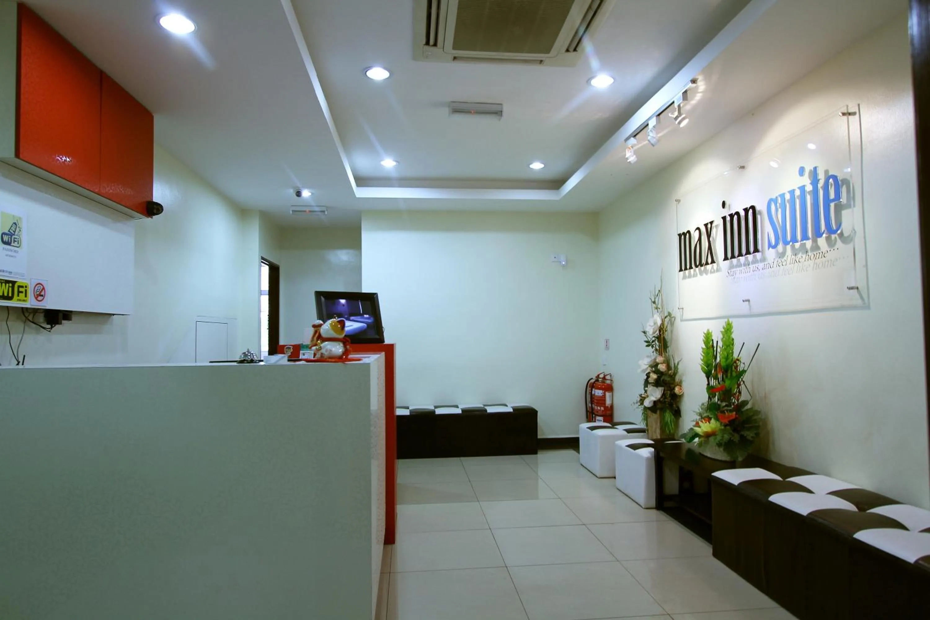 Lobby or reception in Max Inn Hotel