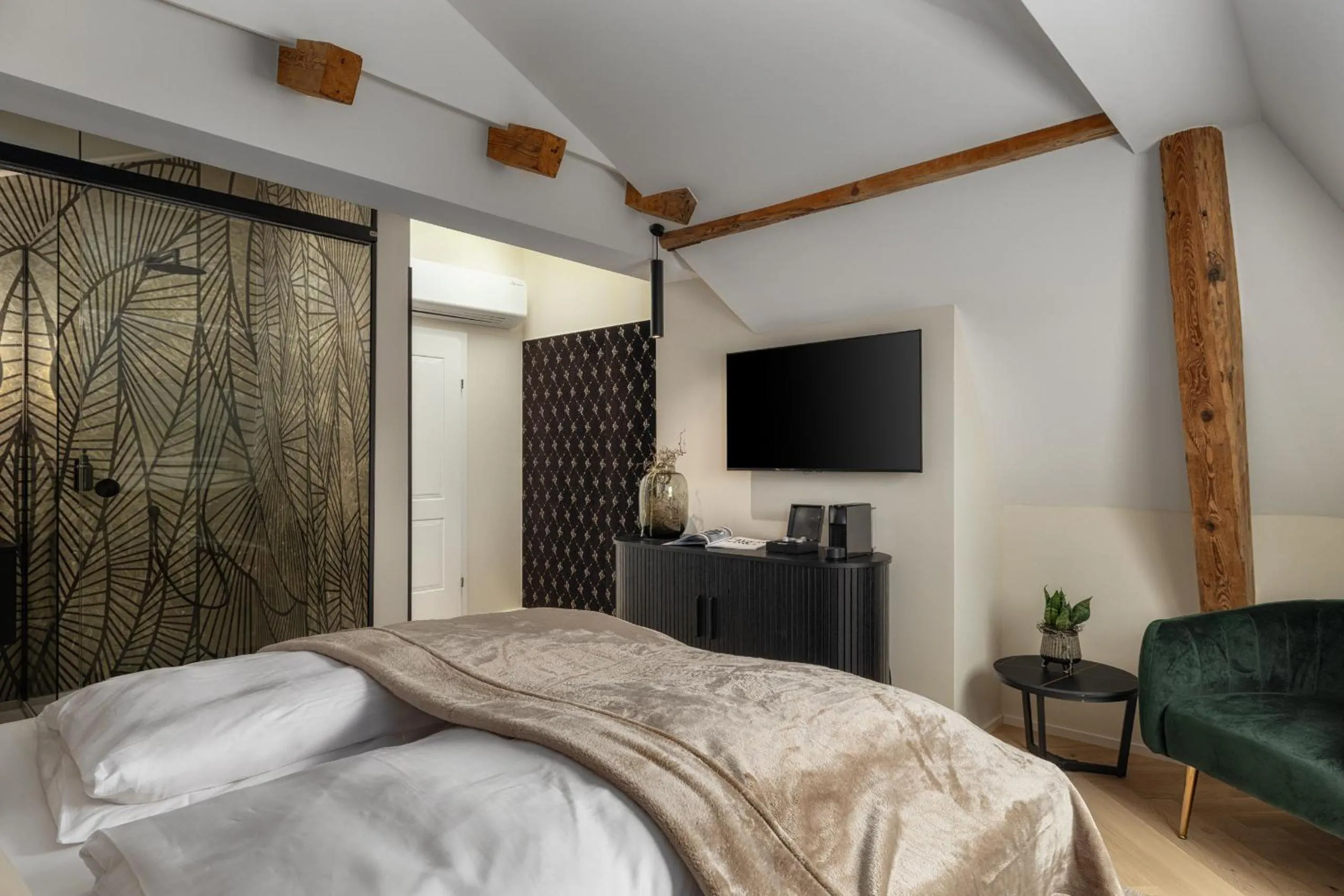 Bed in Boutique Hotel by Maier - contactless check-in