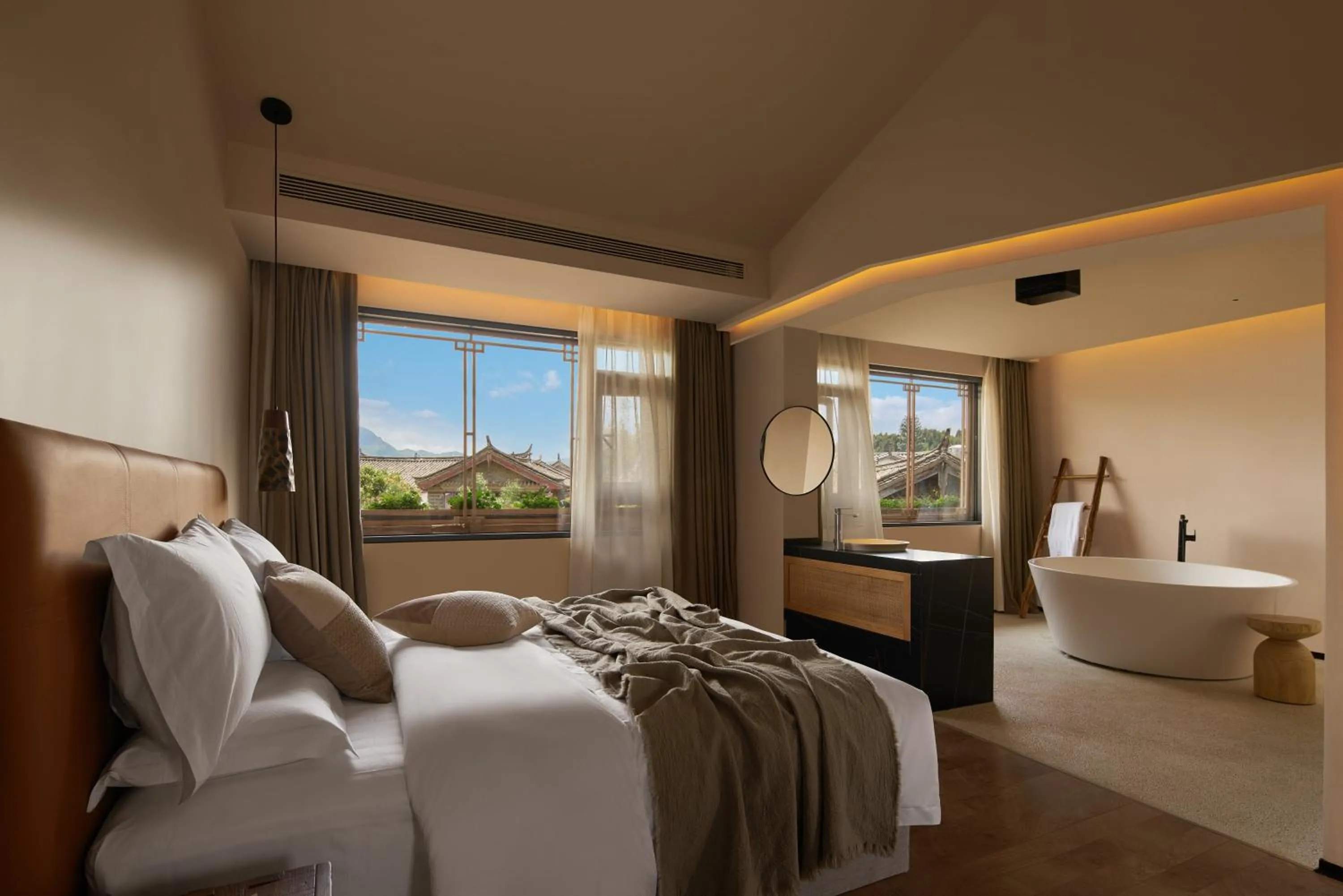 Deluxe Bathtub AV King Room in LiJiang Garden vacation PuZhi hotel