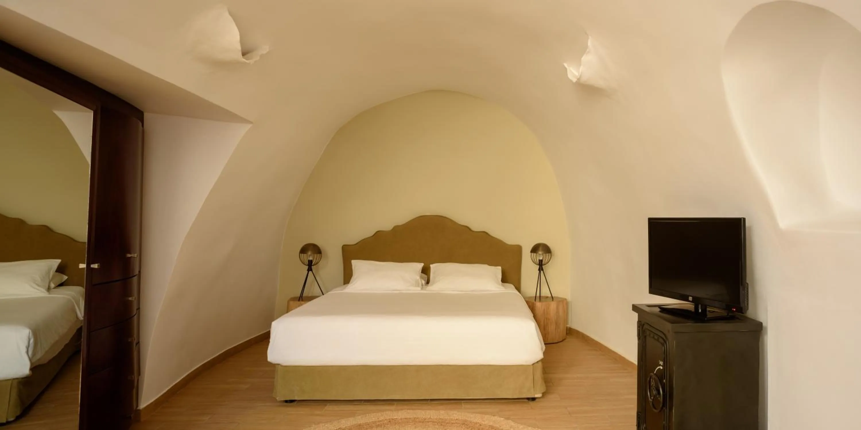 Bed in Suite Home Santorini