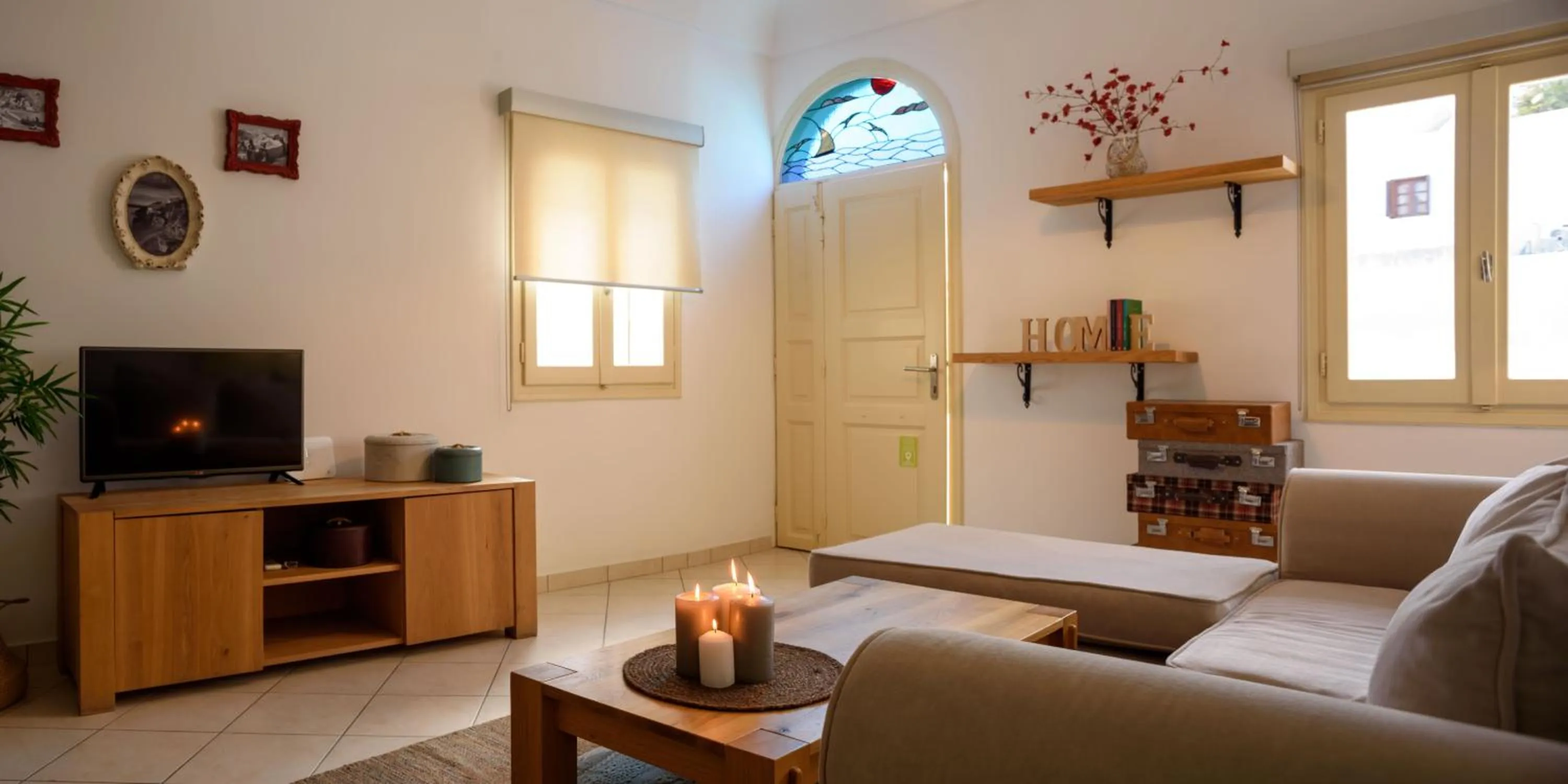 TV and multimedia in Suite Home Santorini