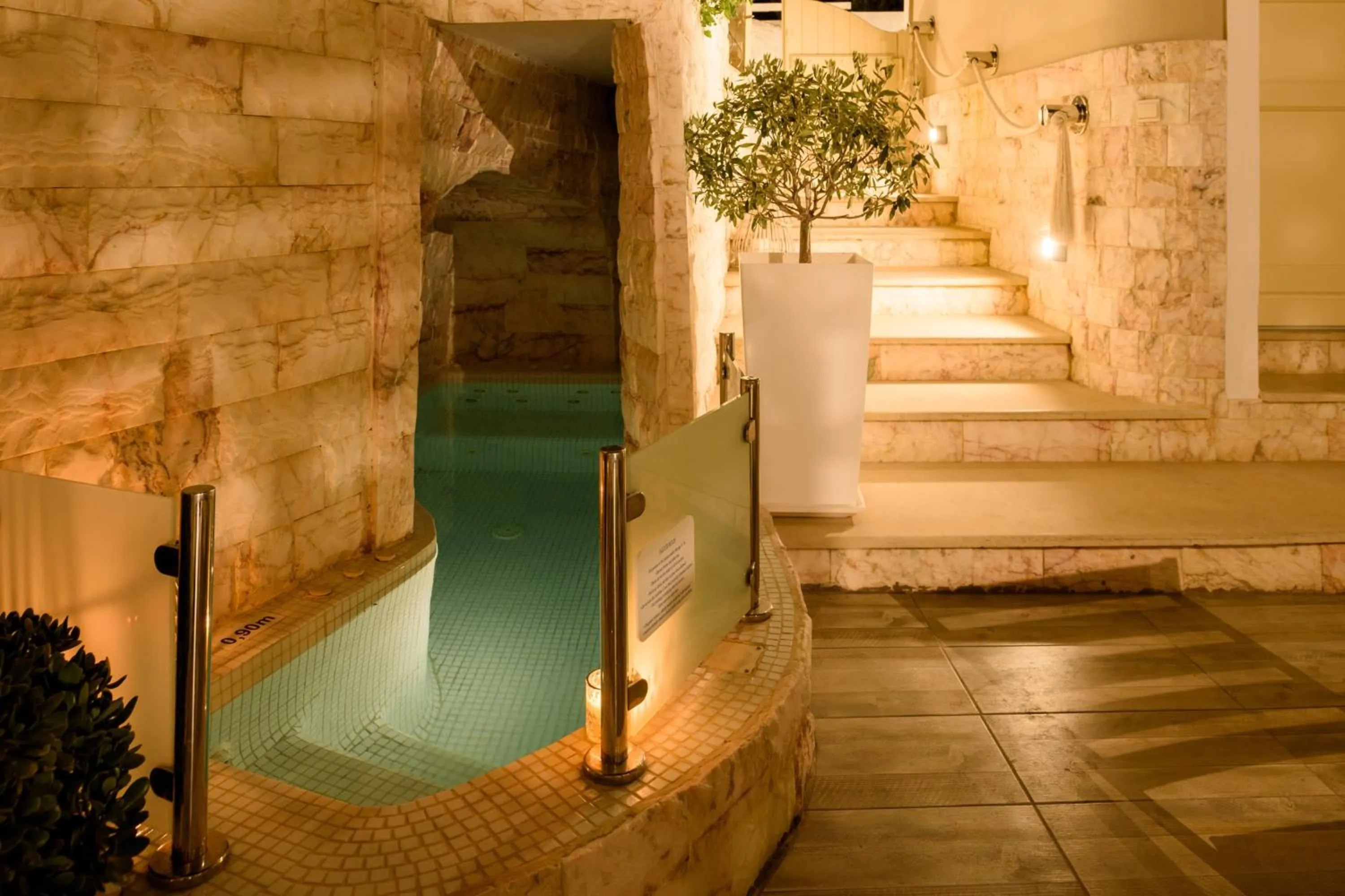 Hot Tub in Suite Home Santorini